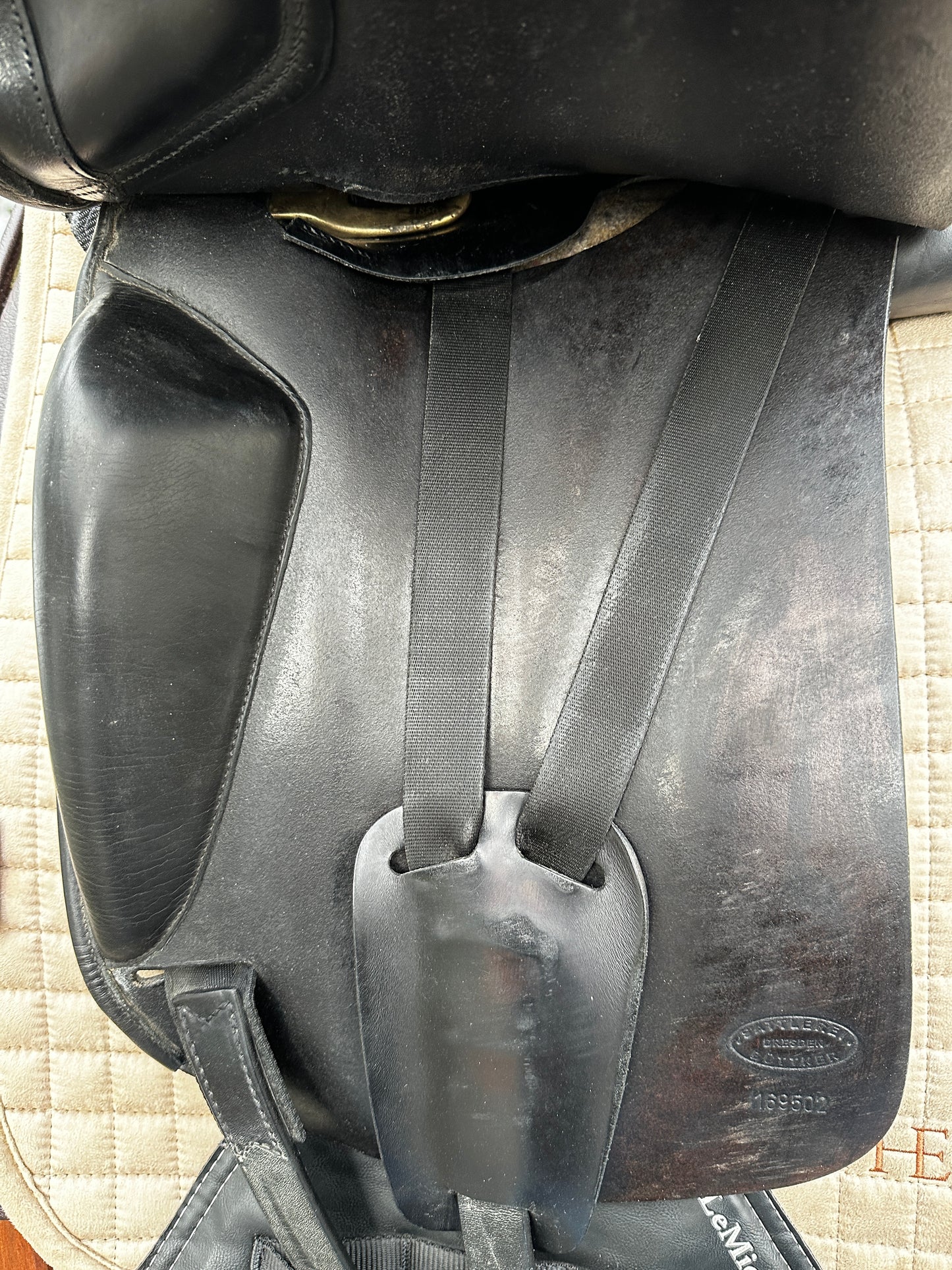 Amerigo DJ Dressursattel 17,5 Zoll halbtiefer Sitz