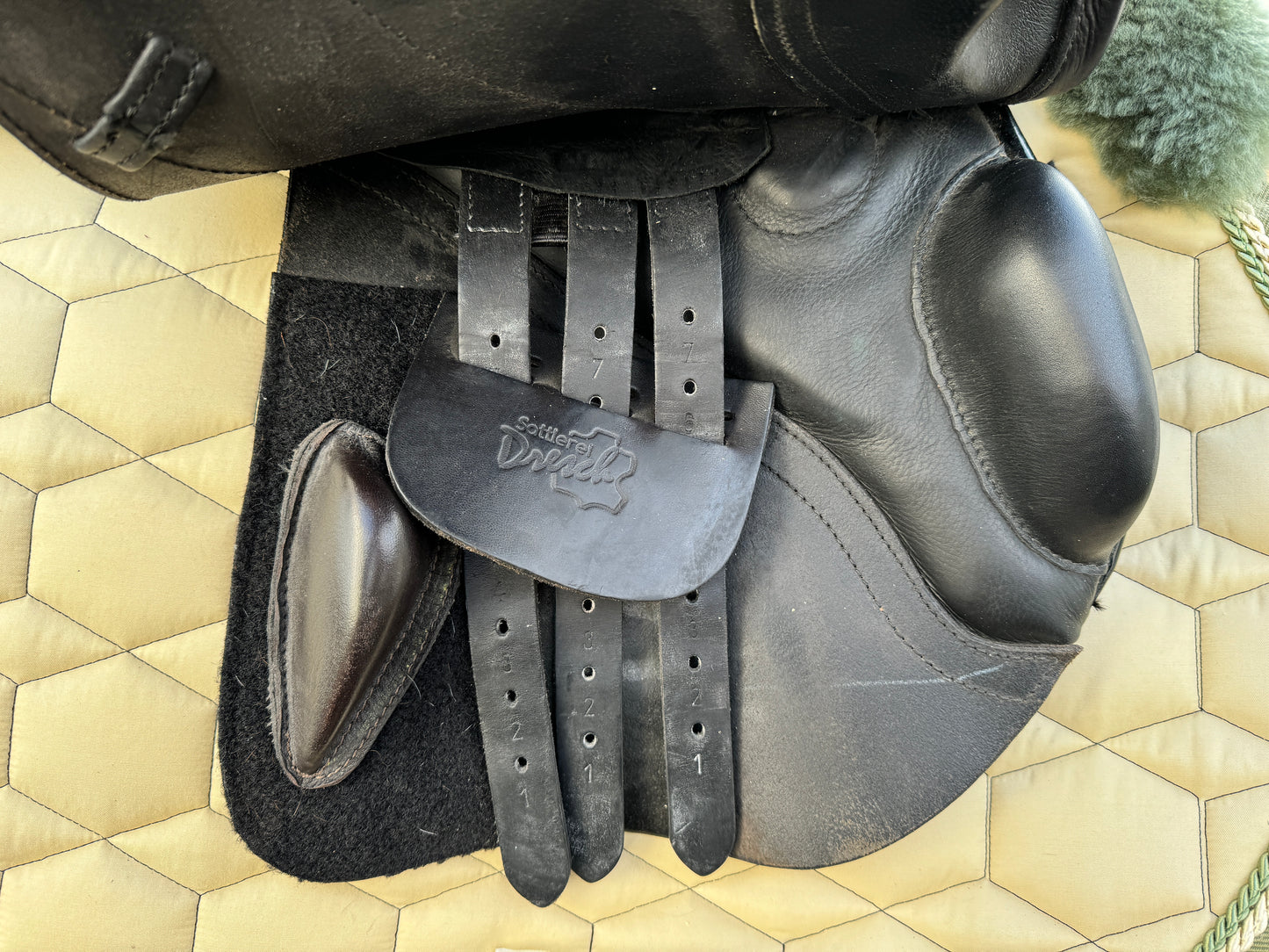#K75 Dresch Springsattel schwarz 18 Zoll neuwertig für hohen Widerrist