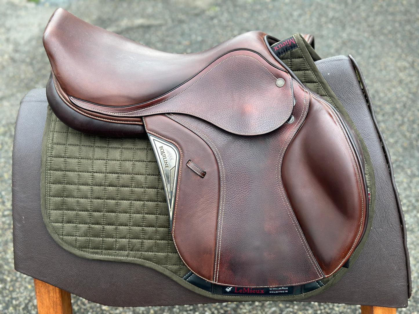 Equiline Springsattel Marghe 17 Zoll doubliert braun
