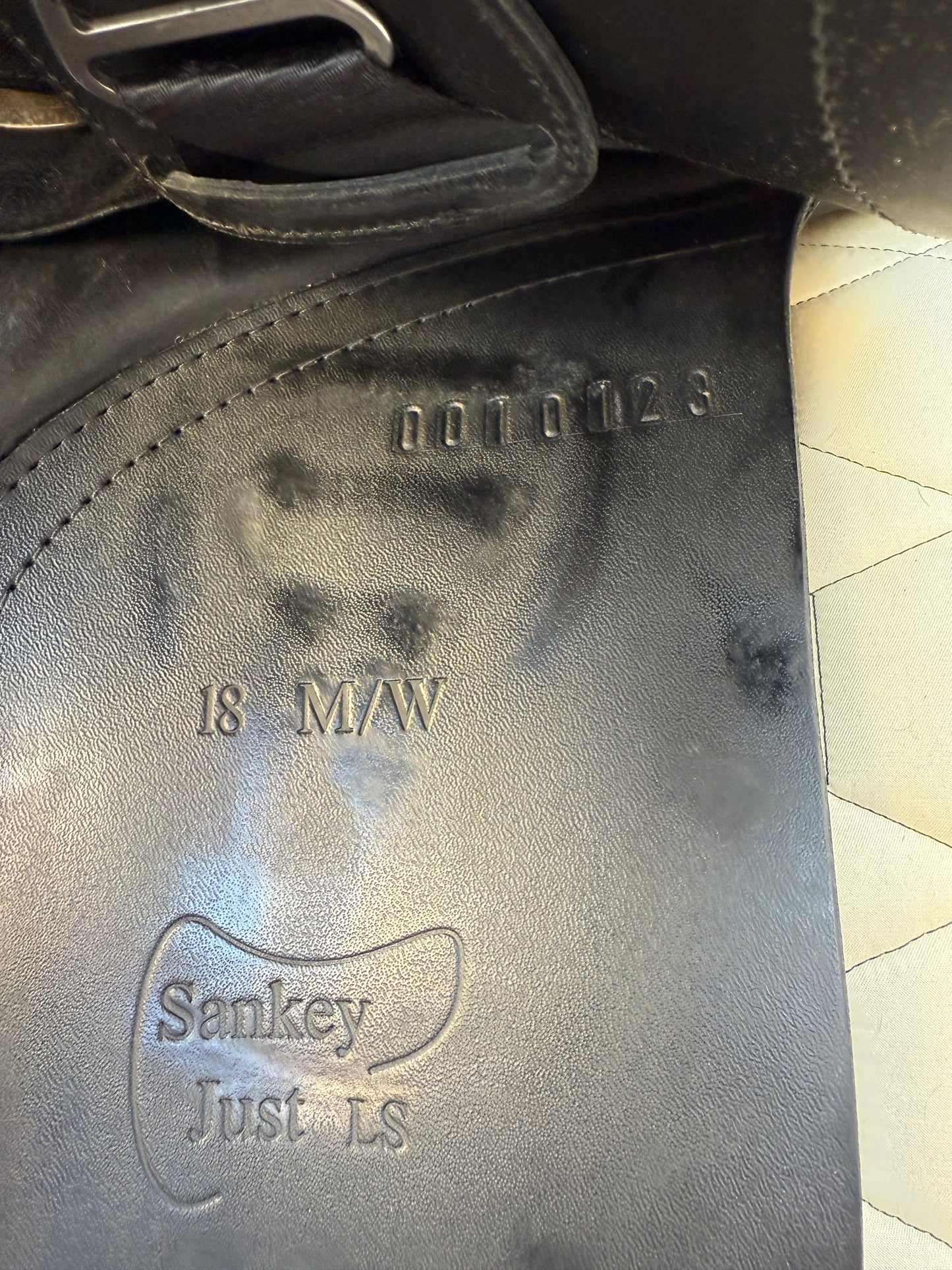 #K163 Sankey Just LS Dressursattel 18 Zoll MW schwarz aus 2023
