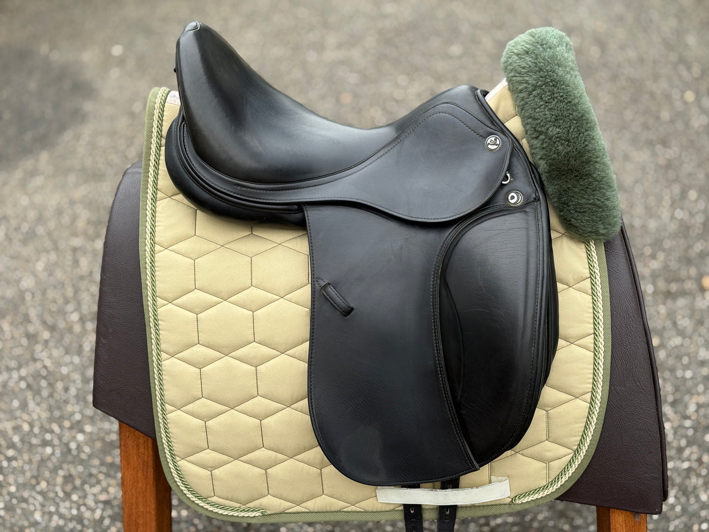 #200 Prestige X Helen Dressursattel 17 Zoll 33 kurzes Blatt