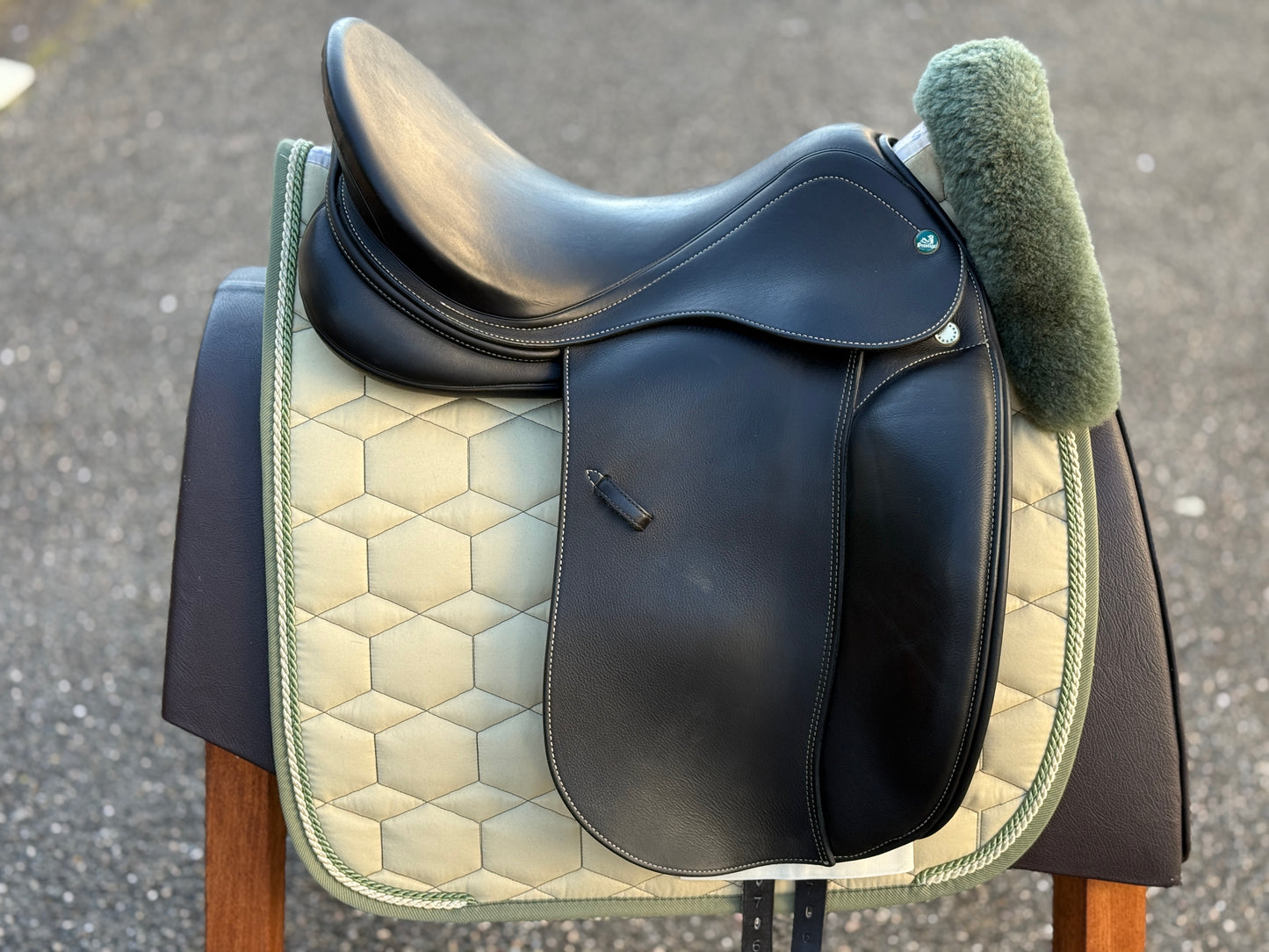 #160 Prestige Modena doubliert Dressursattel 17 Zoll 33 aus 2021