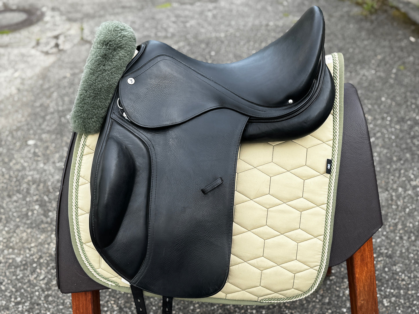 #152 3P Dressursattel 17,5 Zoll doubliert wie Equinomic