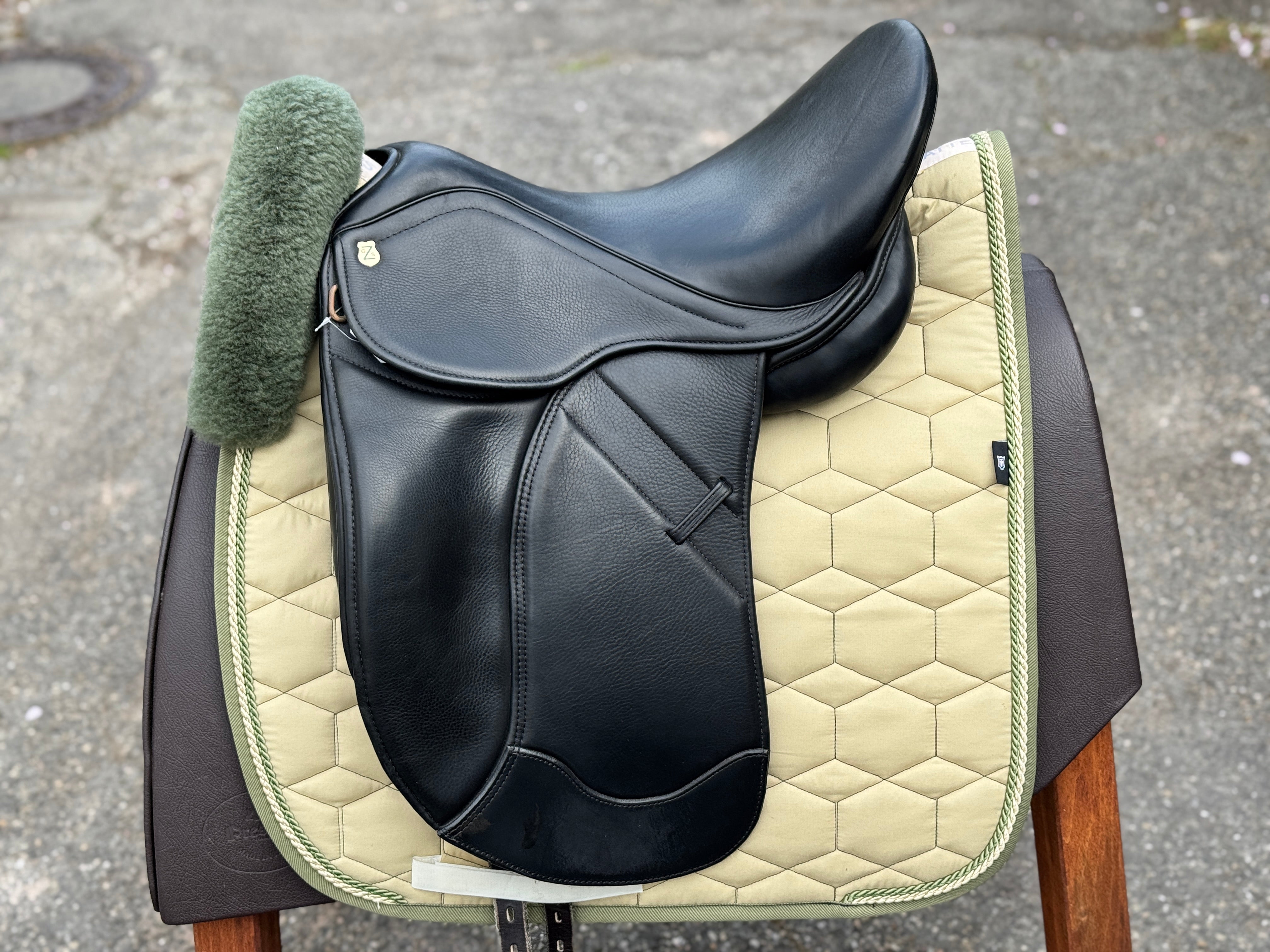 What saddle is suitable for a short-backed round pony What saddle is suitable for a short-backed round pony