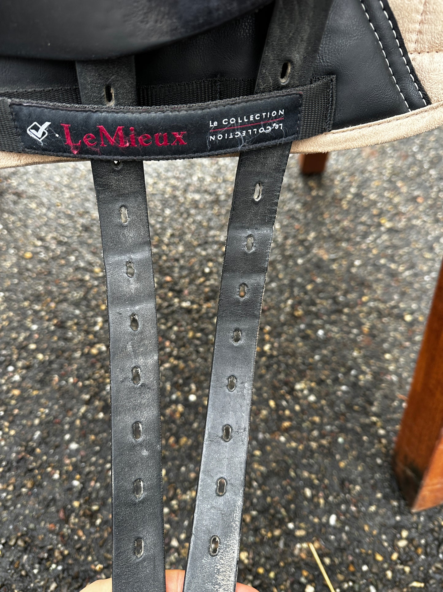 Amerigo DJ Dressursattel 17,5 Zoll halbtiefer Sitz