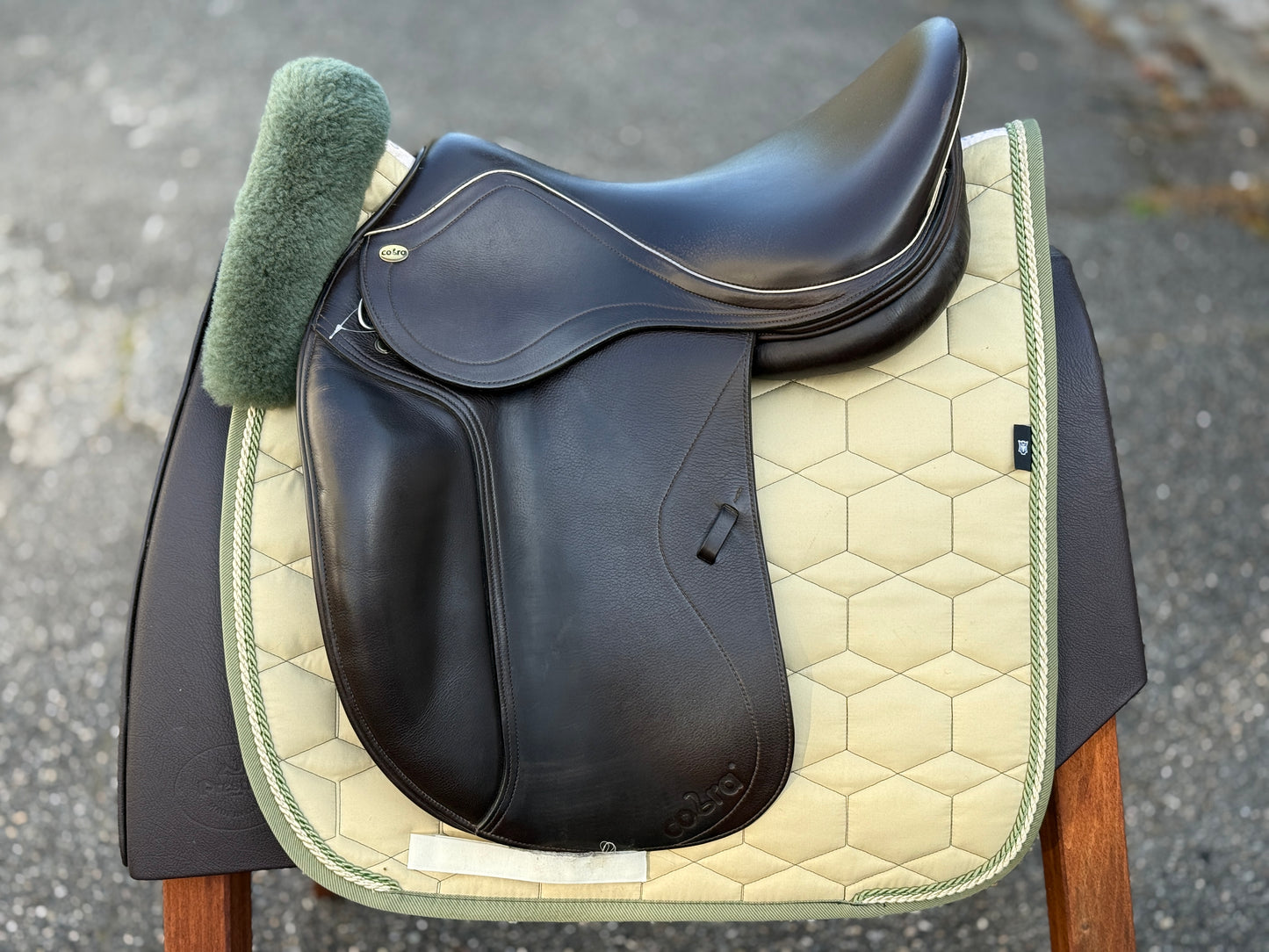 #K144 Cobra Dressursattel 17,5 Zoll braun halb-tief doubliert