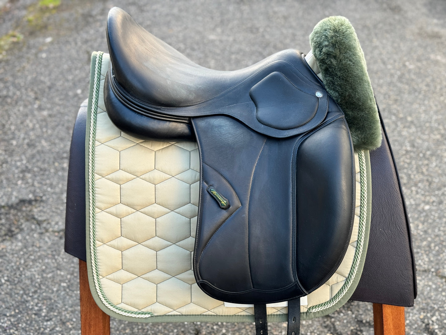 Silla de doma Amerigo Classic Dressage Pinerolo 17,5 pulgadas 4 M