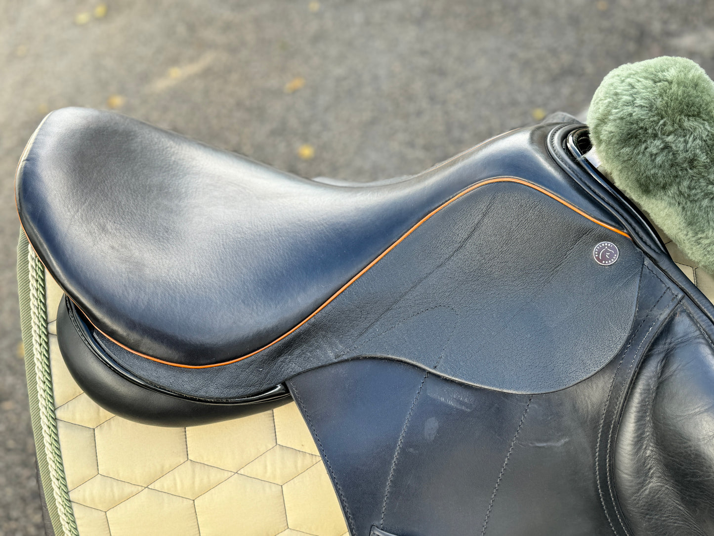 #K75 Dresch Springsattel schwarz 18 Zoll neuwertig für hohen Widerrist