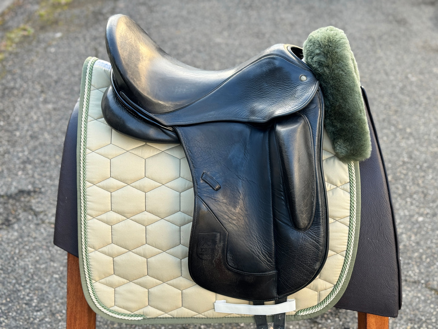 Hennig ESF Ergo Saddlefit Platin Dressursattel Monoblatt 17,5 Zoll