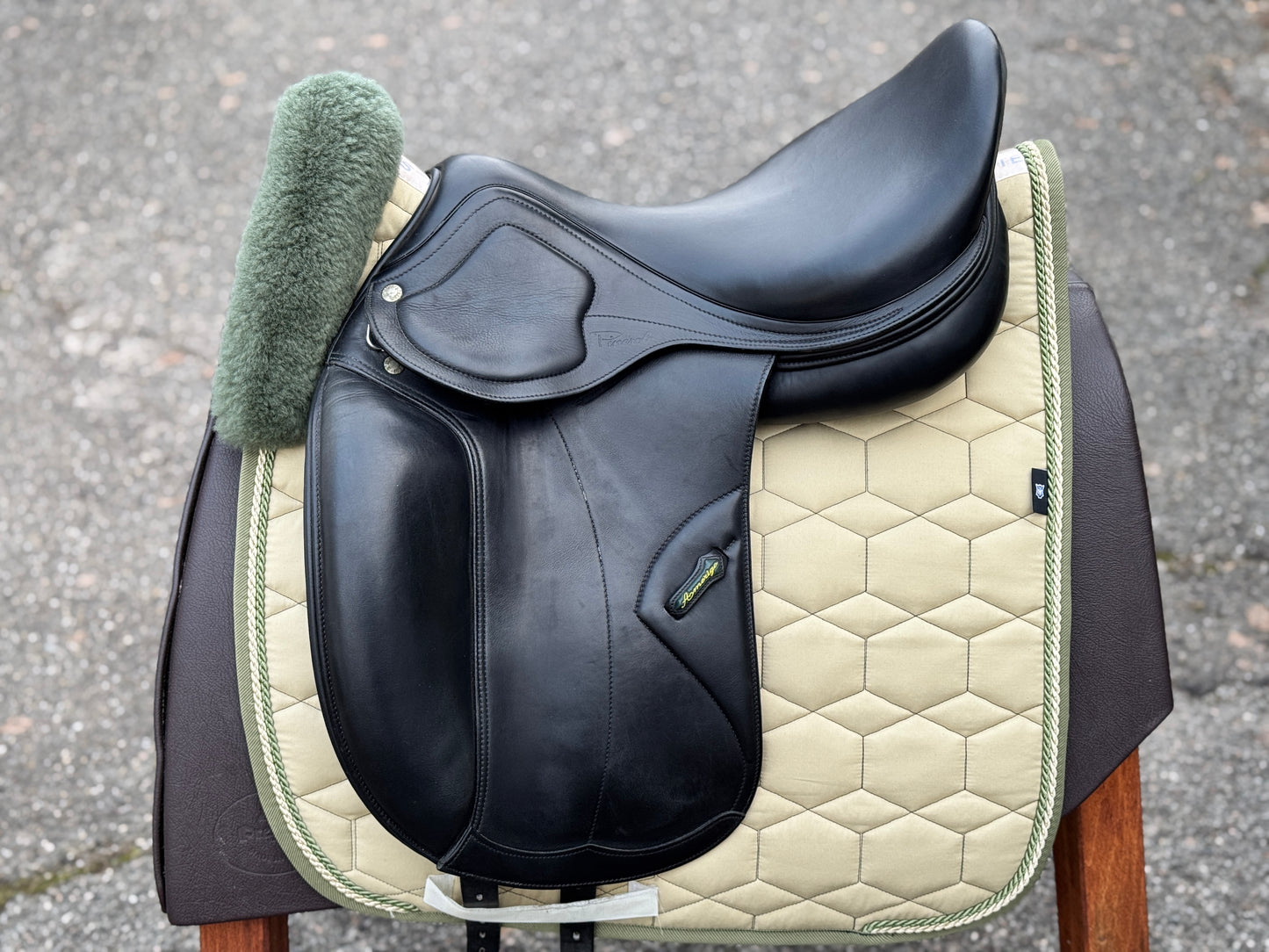 #K82 Amerigo Classic Dressage Silla de doma Pinerolo 17 pulgadas M