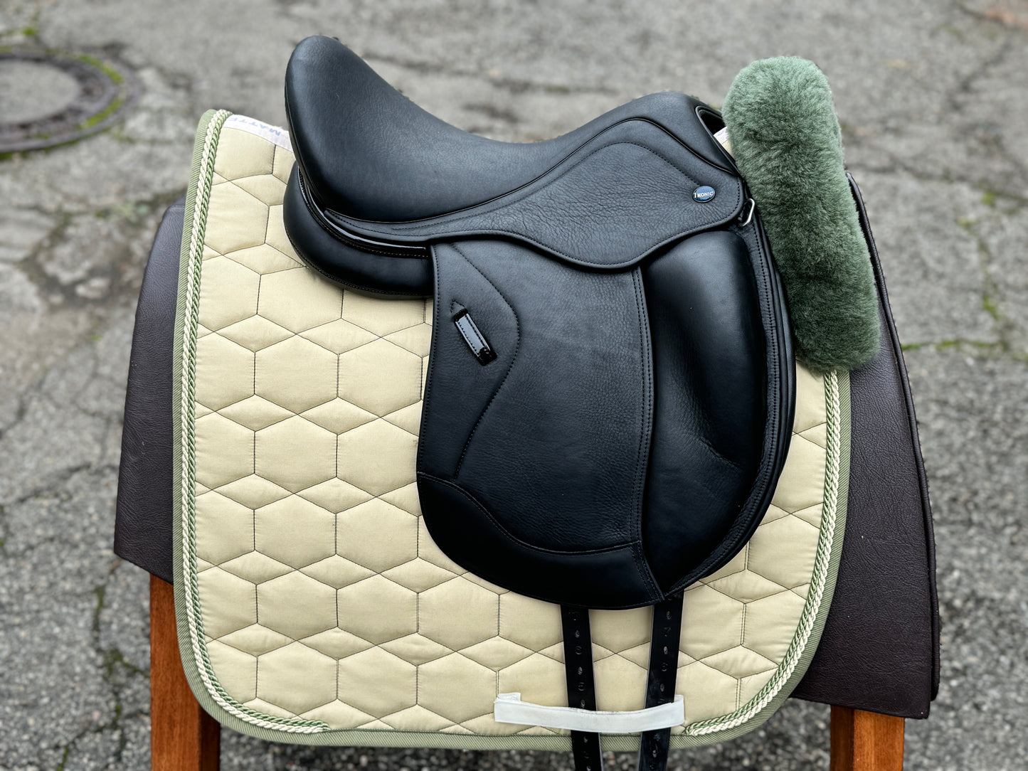 Ikonic Pony Light Dressursattel Hybrid Monoblatt NEU