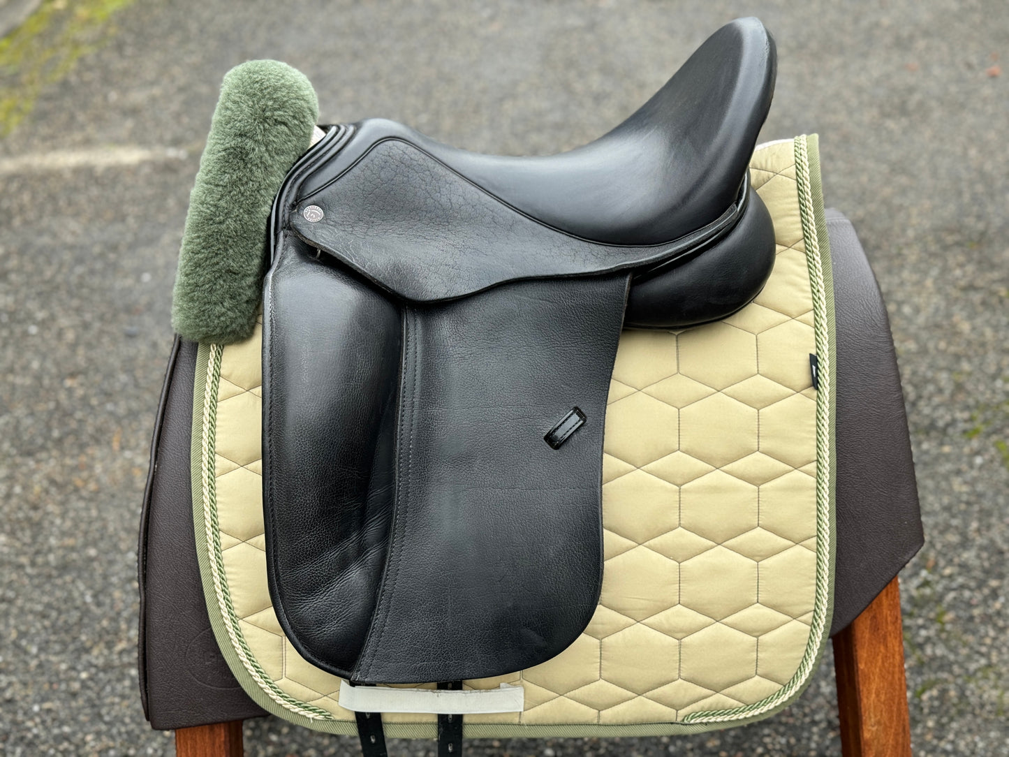 #K63 Dresch XT Silla de doma plana con velcro de 17,5 pulgadas de 2022