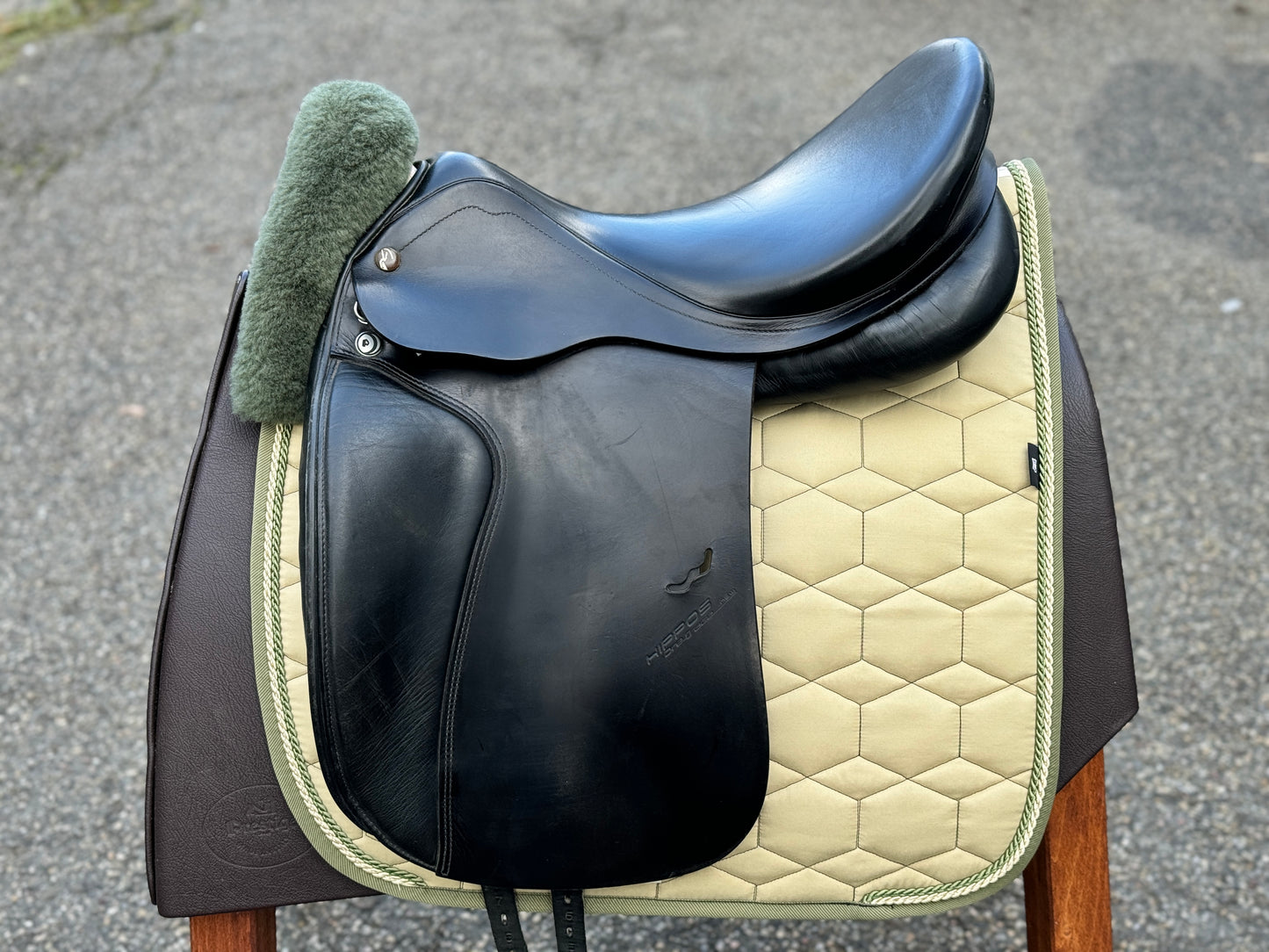 #36 Prestige Hippos Dressage Dressursattel 18 Zoll 32