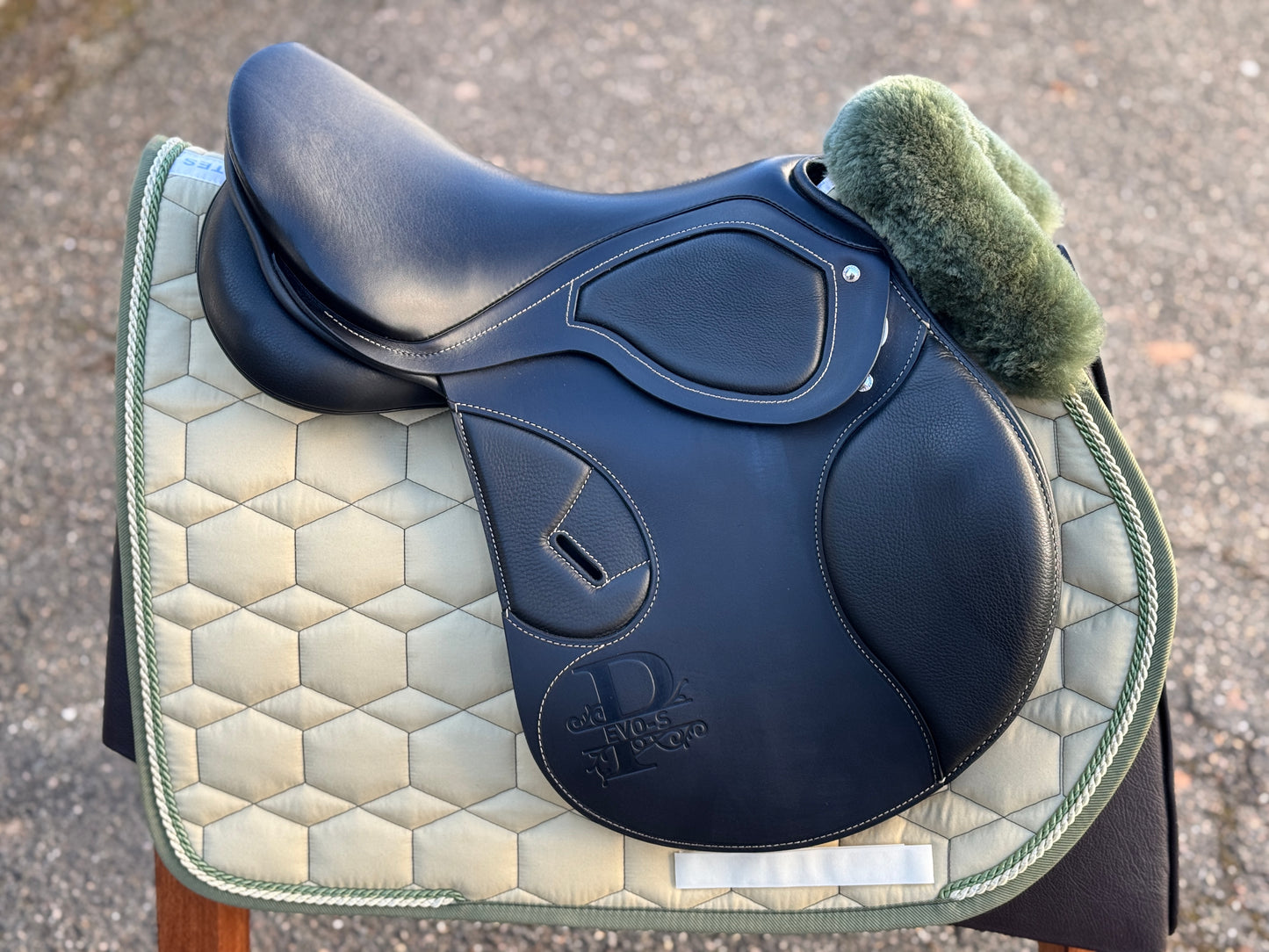 #80 Passier Evo-S Springsattel 17 Zoll schwarz neuwertig
