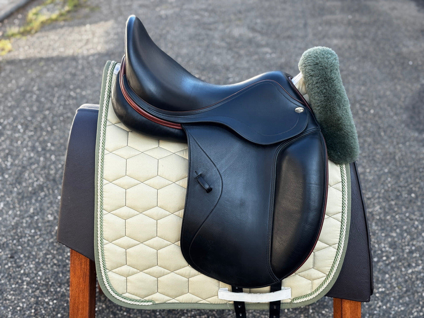 #147 Cobra Dressursattel 17,5 Zoll mit LHI doubliert