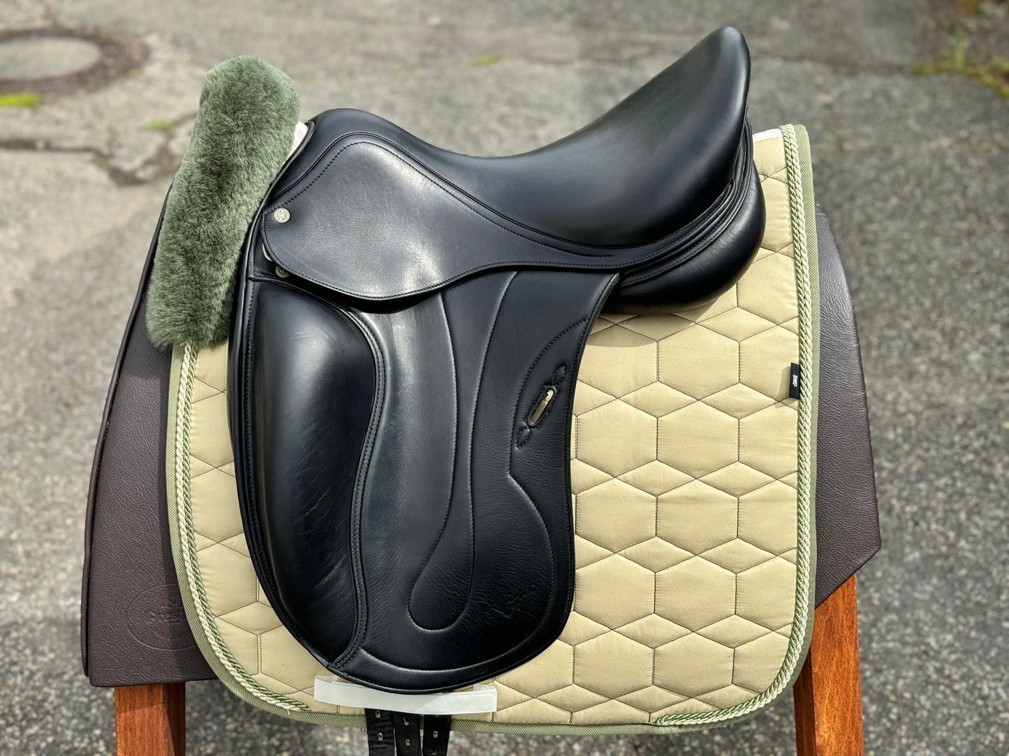 #K6 Selleria Equipe Oracle Special Dressage Saddle 17,5 pulgadas de 2022