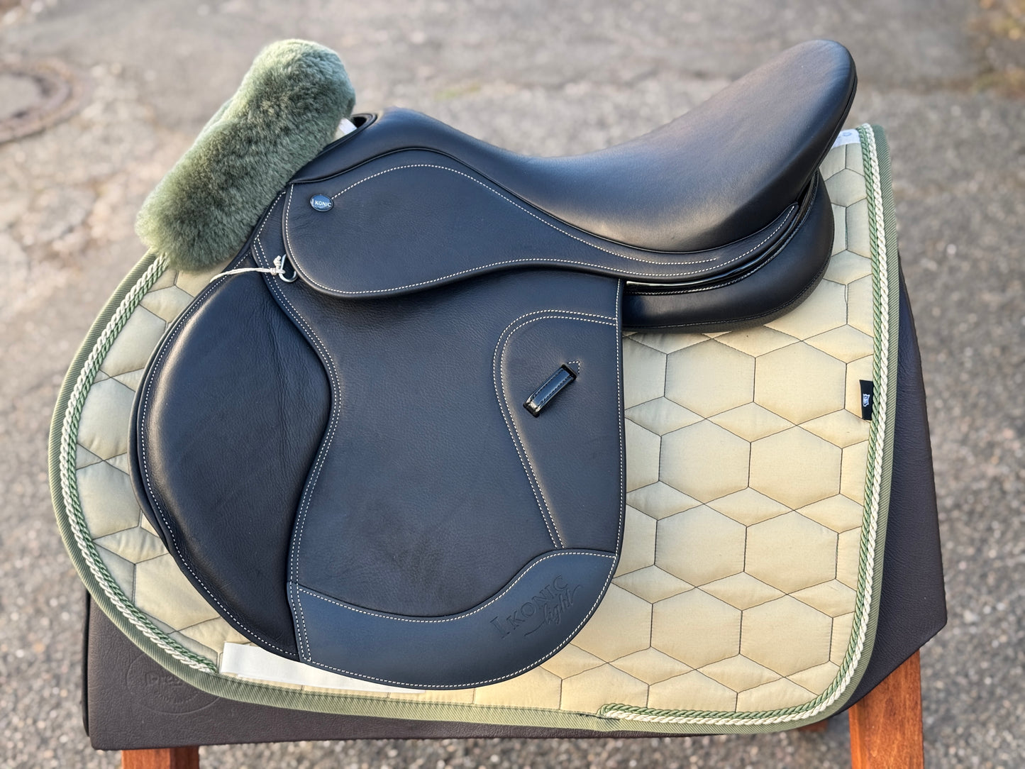 Ikonic Light VS Sattel Klettpauschen Hybrid NEU
