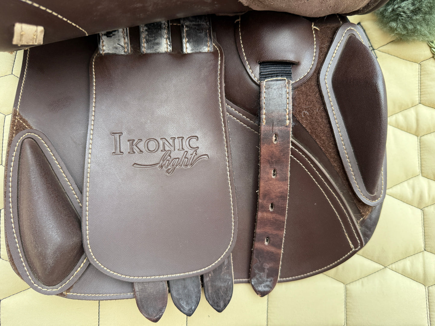 Ikonic Light Pony-Springsattel Hybrid 15,5 Zoll braun