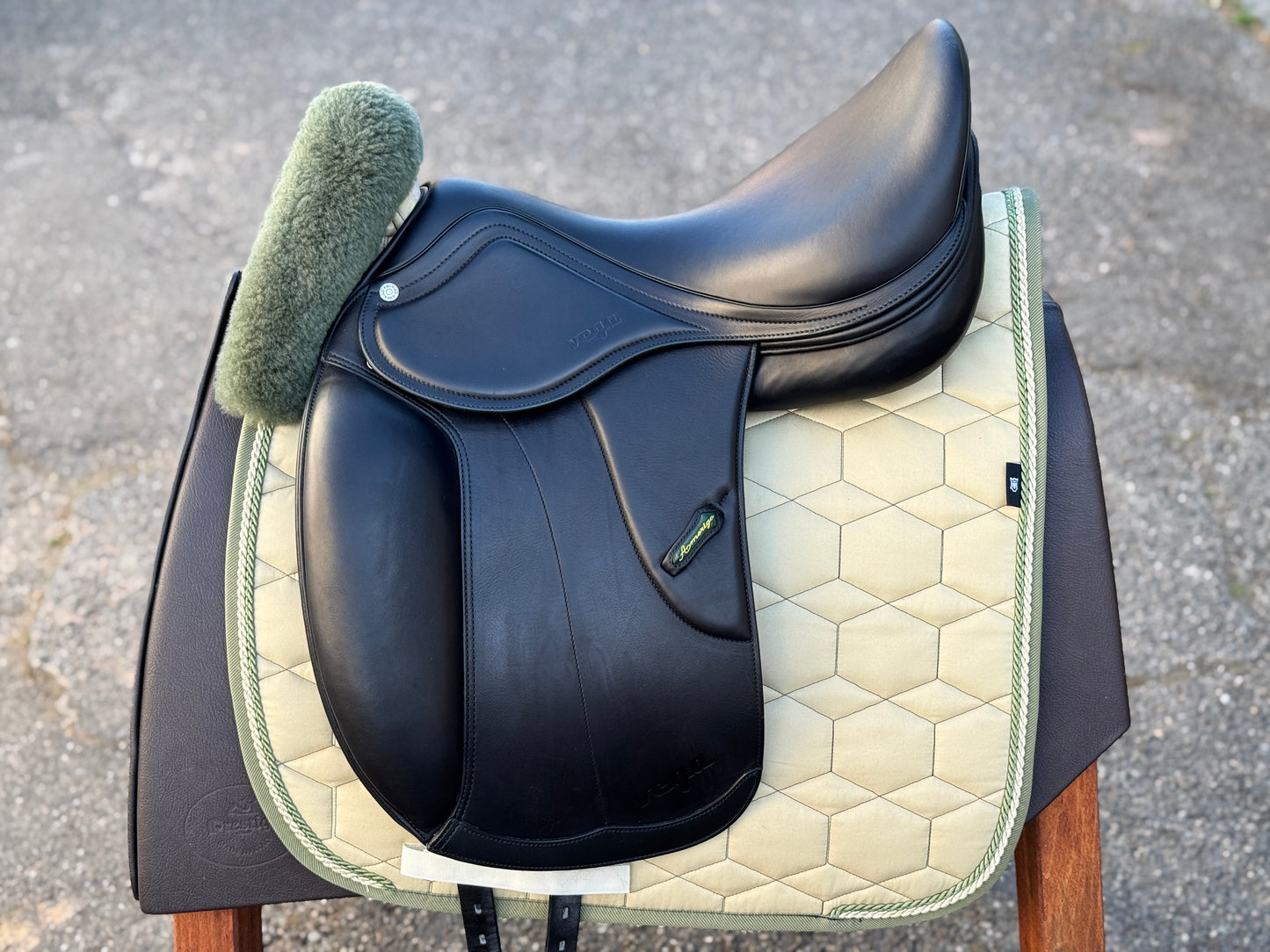 Amerigo Vega Dressage Deluxe Special dressage saddle 17.5 inches NEW