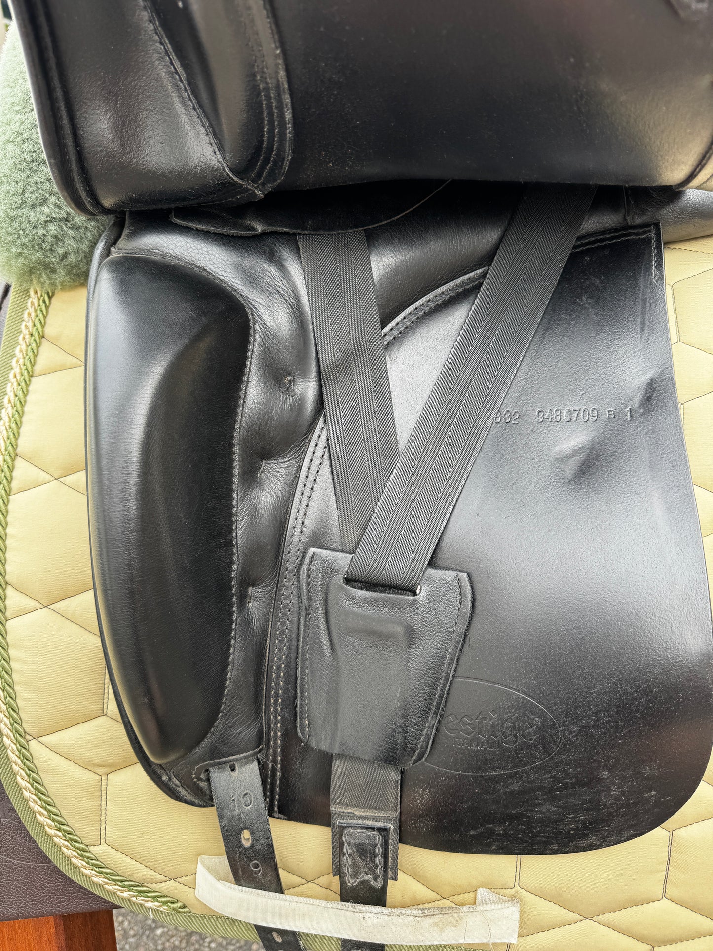 #138 Prestige Milano Dressursattel 18 Zoll 32 +2 Kissen