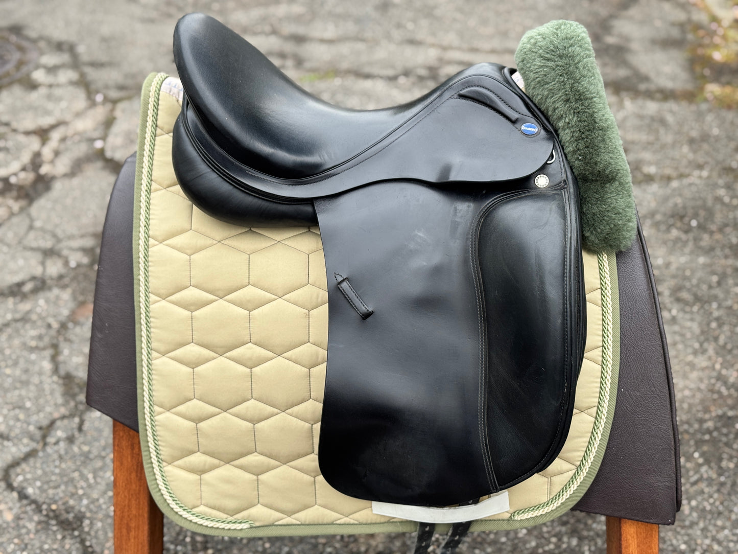 #95 Euroriding Emilio Dressursattel 17 Zoll 32