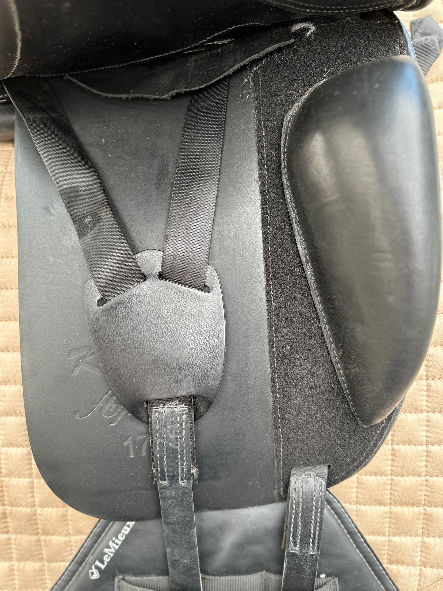 Silla de doma clásica Kentaur Afrodite Carbon #73, doble, 17 pulgadas