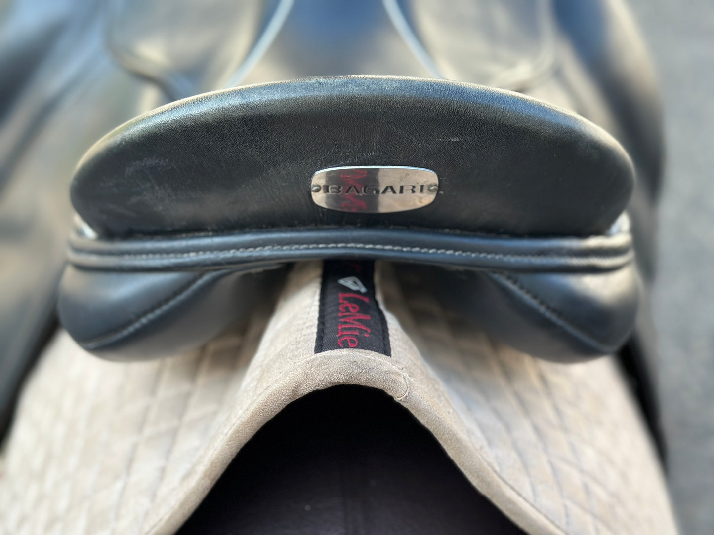 Bagari Levity dressage saddle 17.5 inches