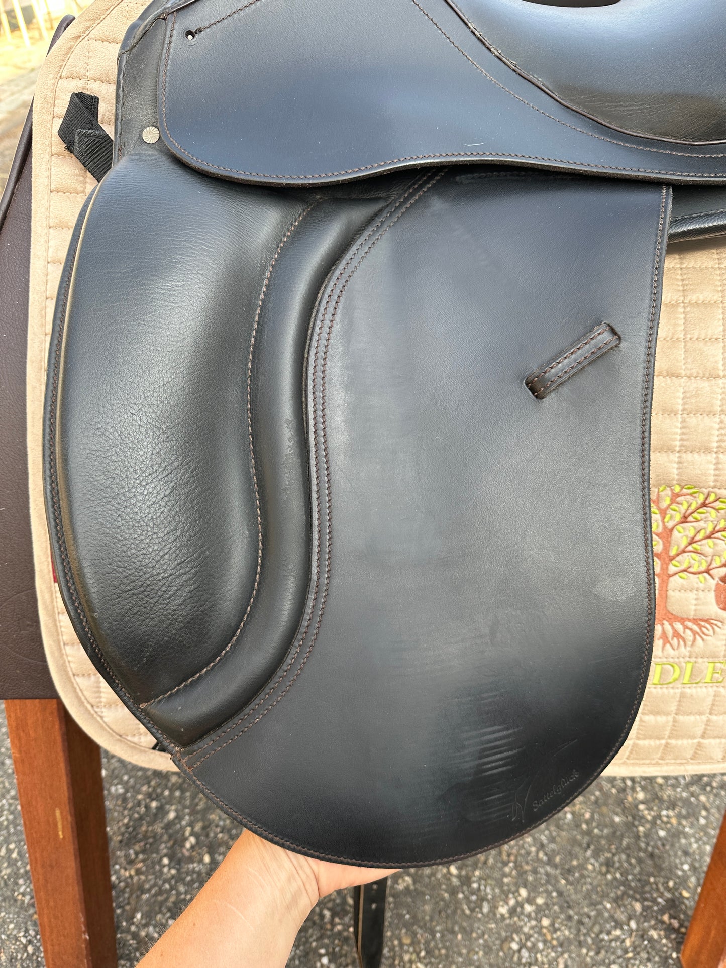 Sattelglück Dressursattel Viento 18 Zoll Lederbaum