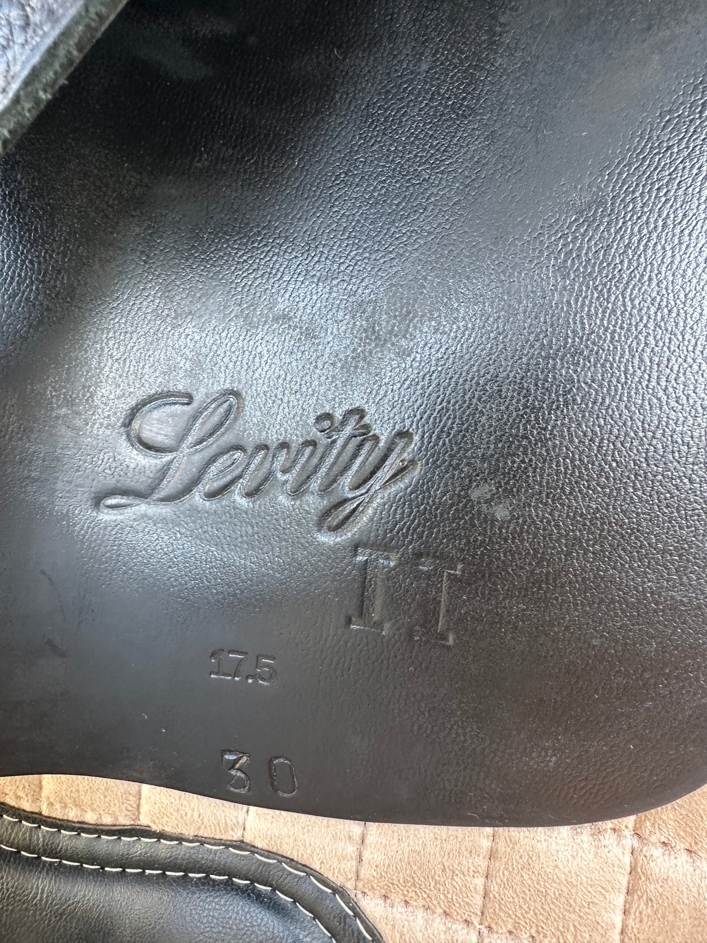 Bagari Levity dressage saddle 17.5 inches