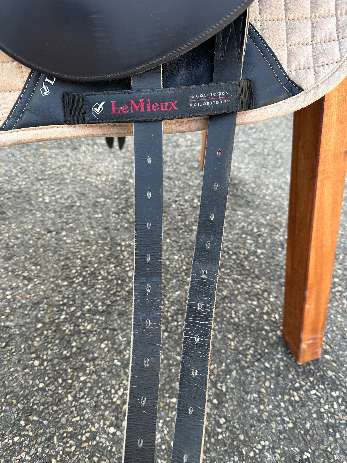 Sattelglück Dressursattel Viento 18 Zoll Lederbaum