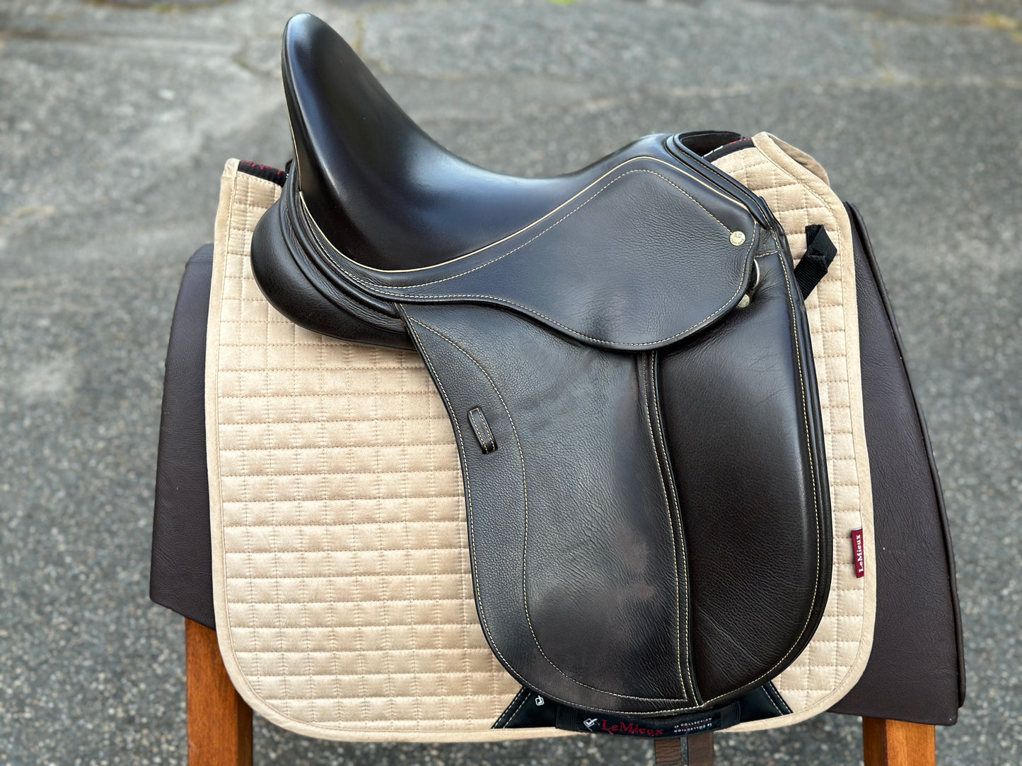Schleese Bubi dressage saddle brown 17.5 inches