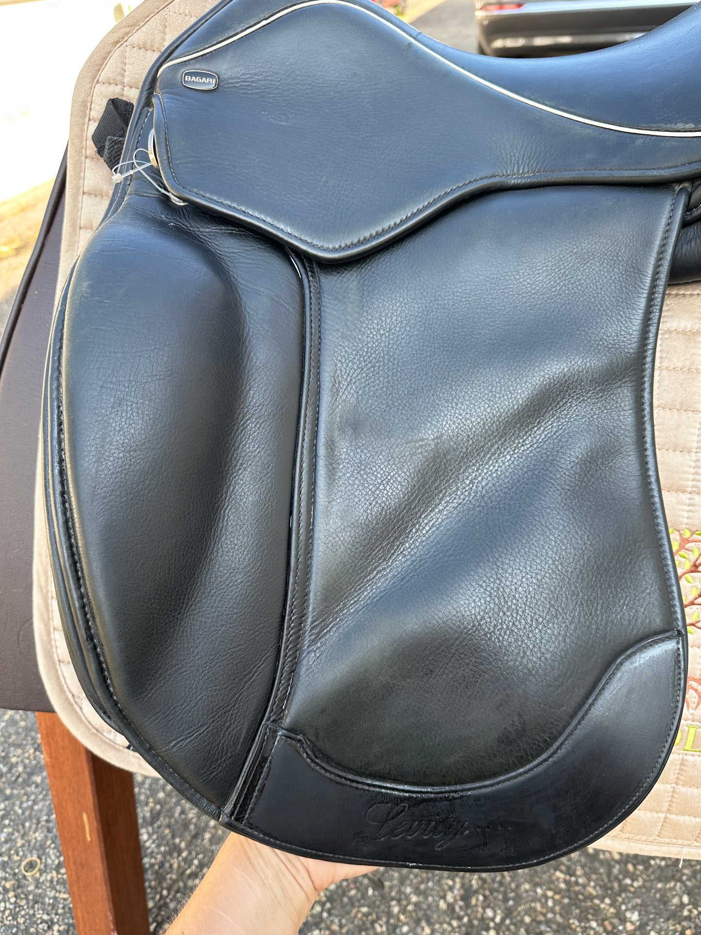 Bagari Levity dressage saddle 17.5 inches