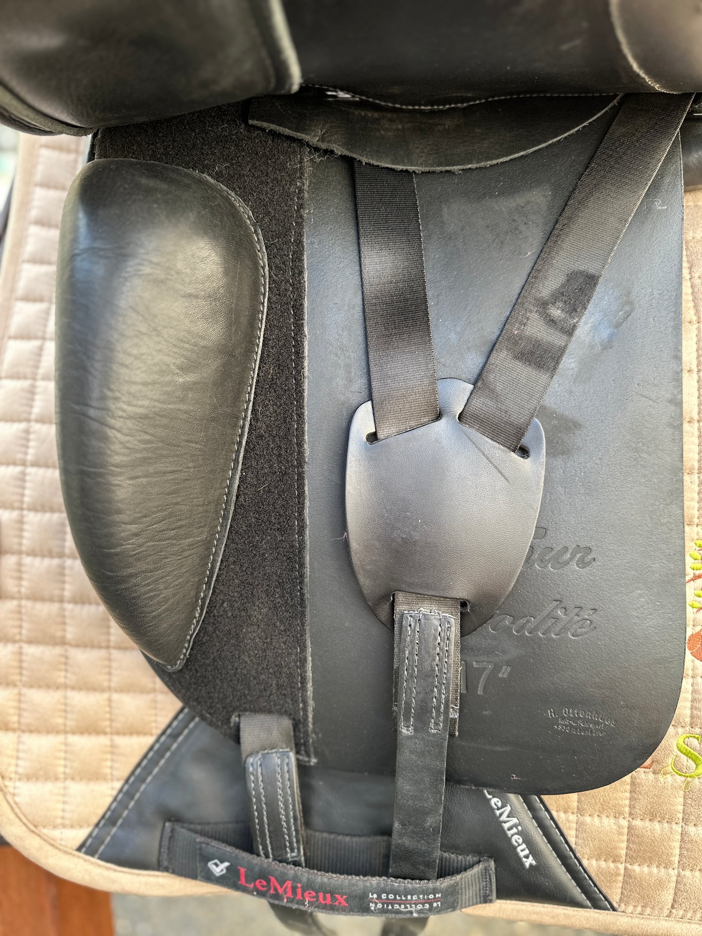Silla de doma clásica Kentaur Afrodite Carbon #73, doble, 17 pulgadas