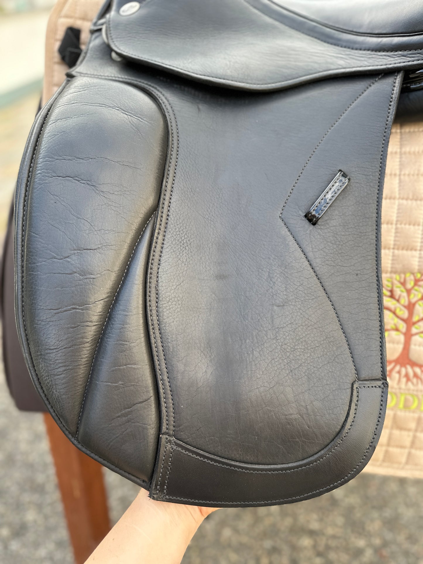 Silla de doma clásica Kentaur Afrodite Carbon #73, doble, 17 pulgadas