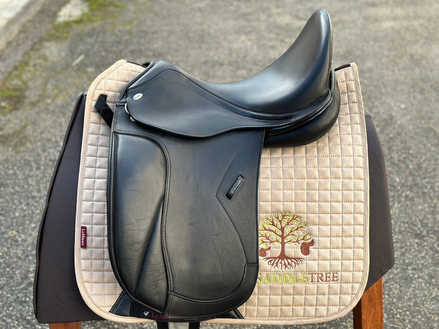Silla de doma clásica Kentaur Afrodite Carbon #73, doble, 17 pulgadas