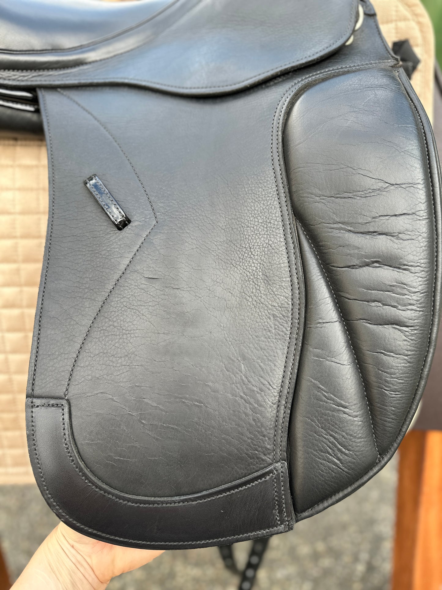 Silla de doma clásica Kentaur Afrodite Carbon #73, doble, 17 pulgadas