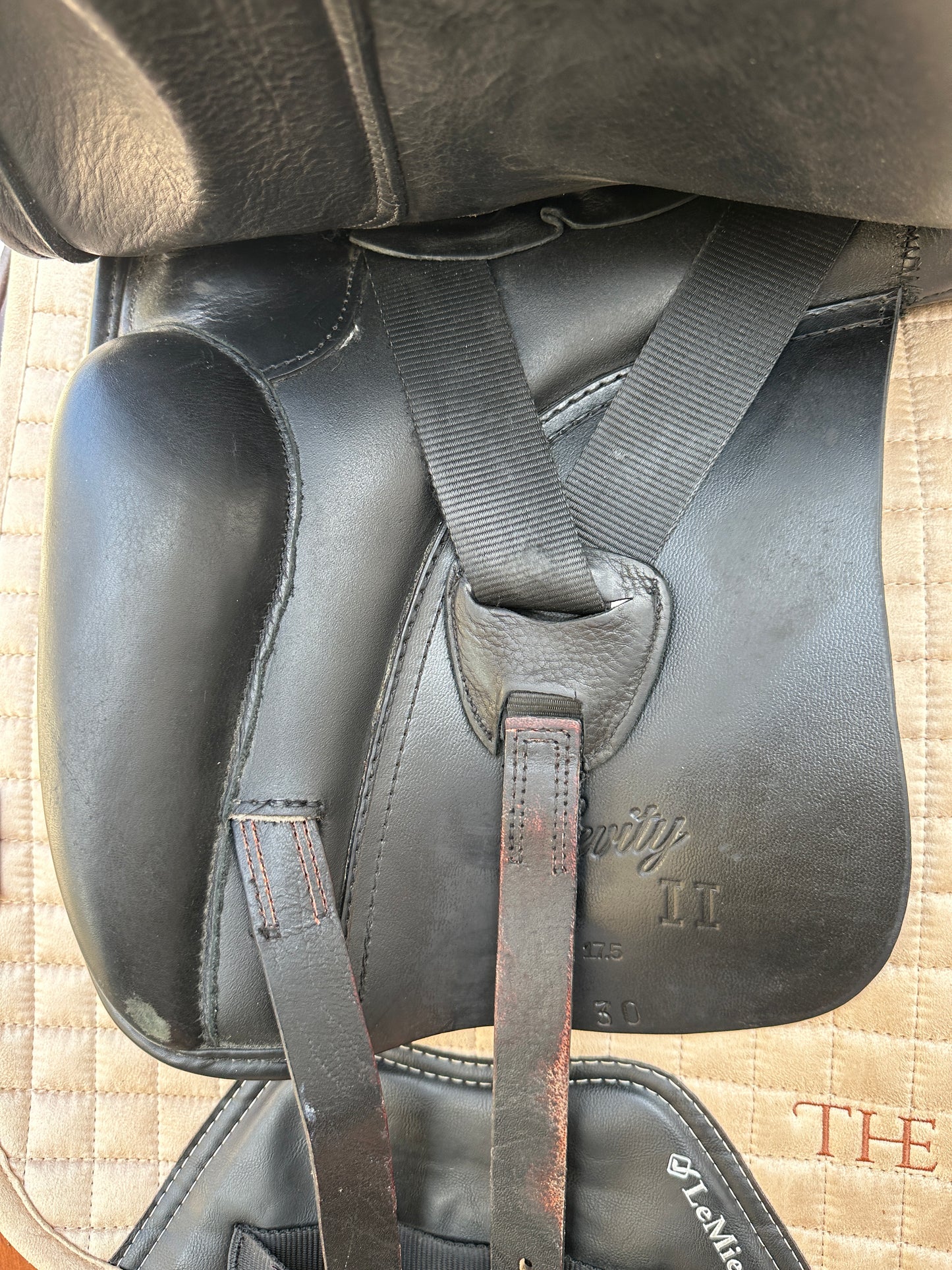 Bagari Levity dressage saddle 17.5 inches