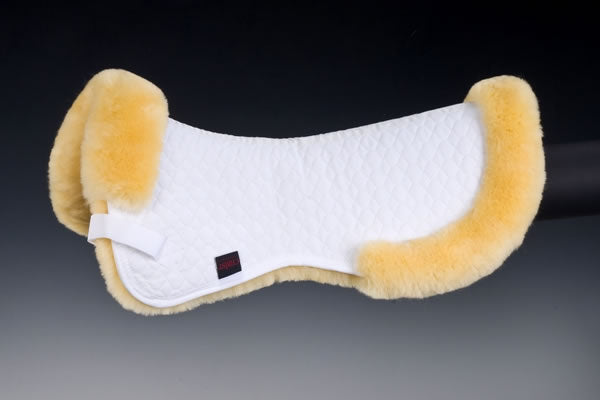 Lambskin saddle pad with edge