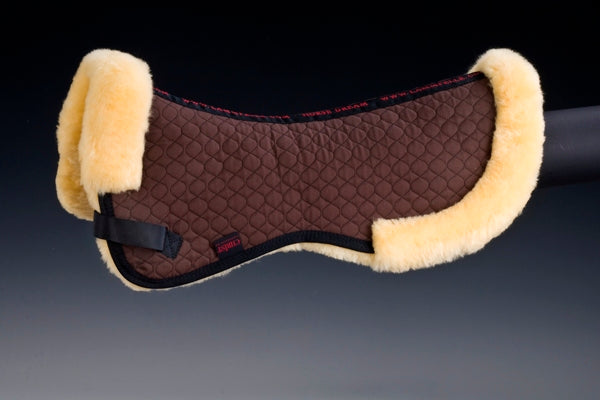 Lambskin saddle pad with edge