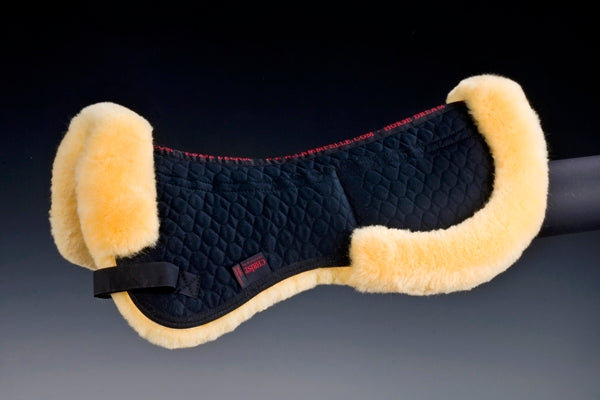 Lambskin saddle pad with edge