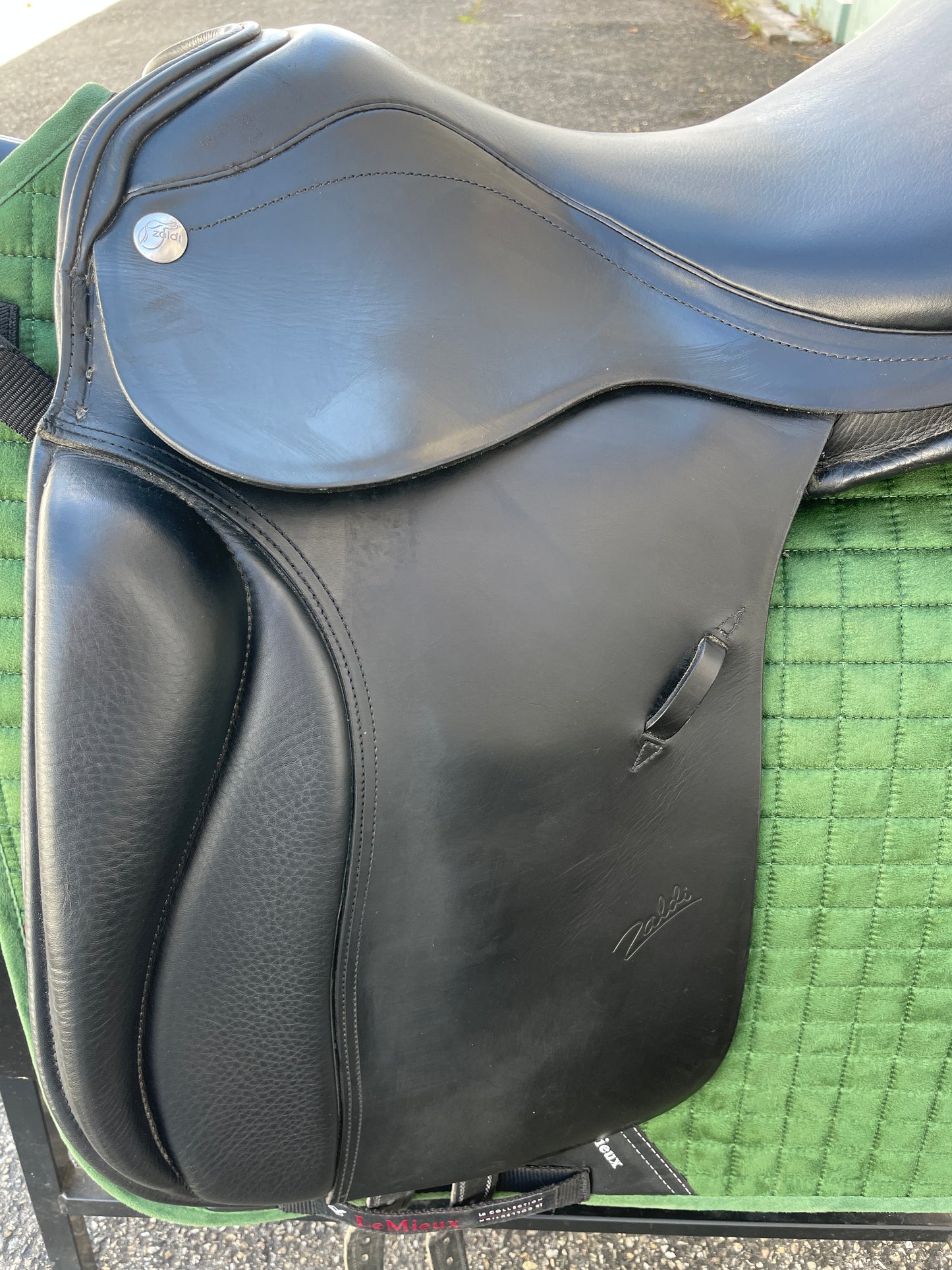 Zaldi New Kent dressage saddle 17.5 inches