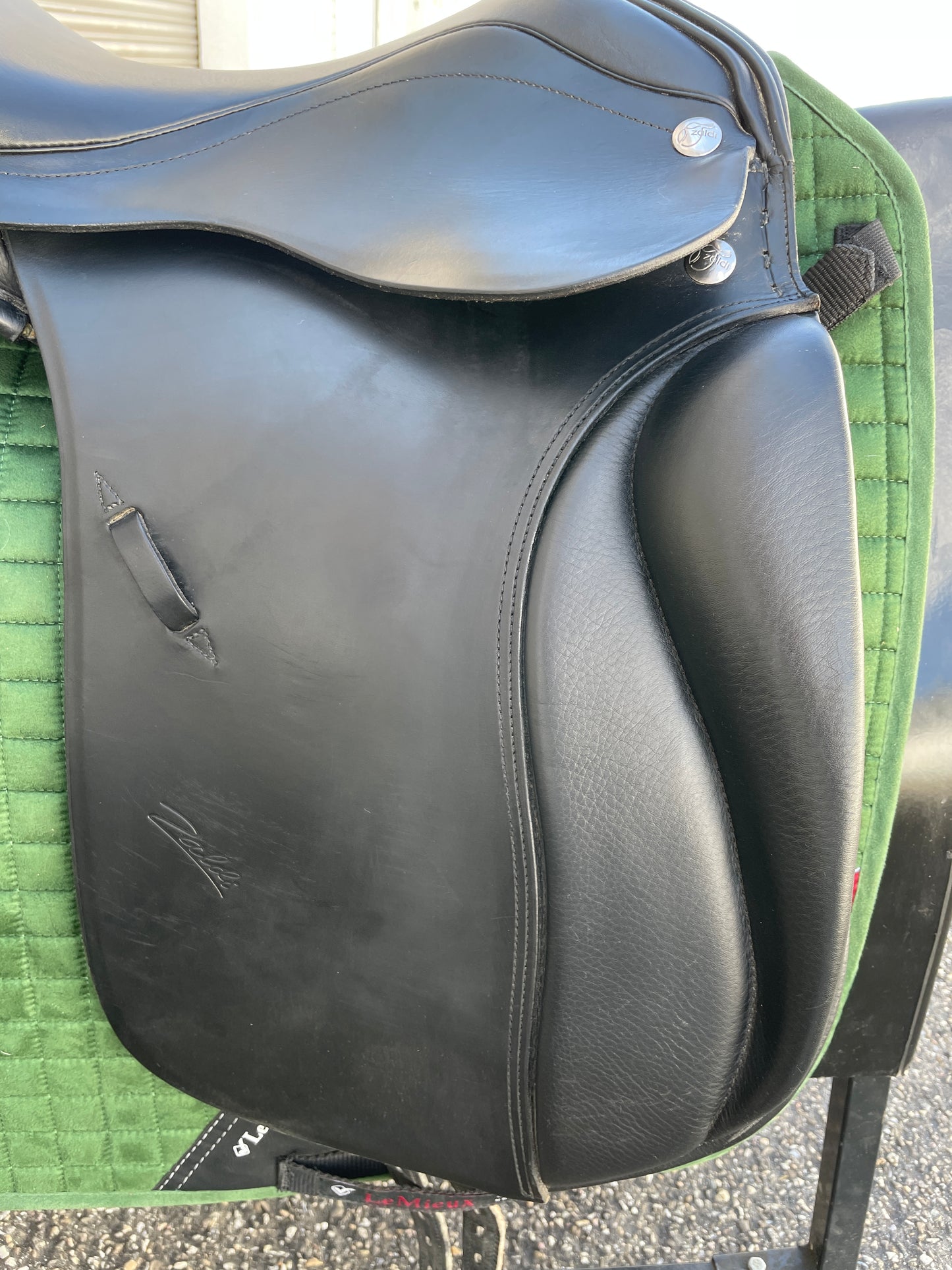 Zaldi New Kent dressage saddle 17.5 inches