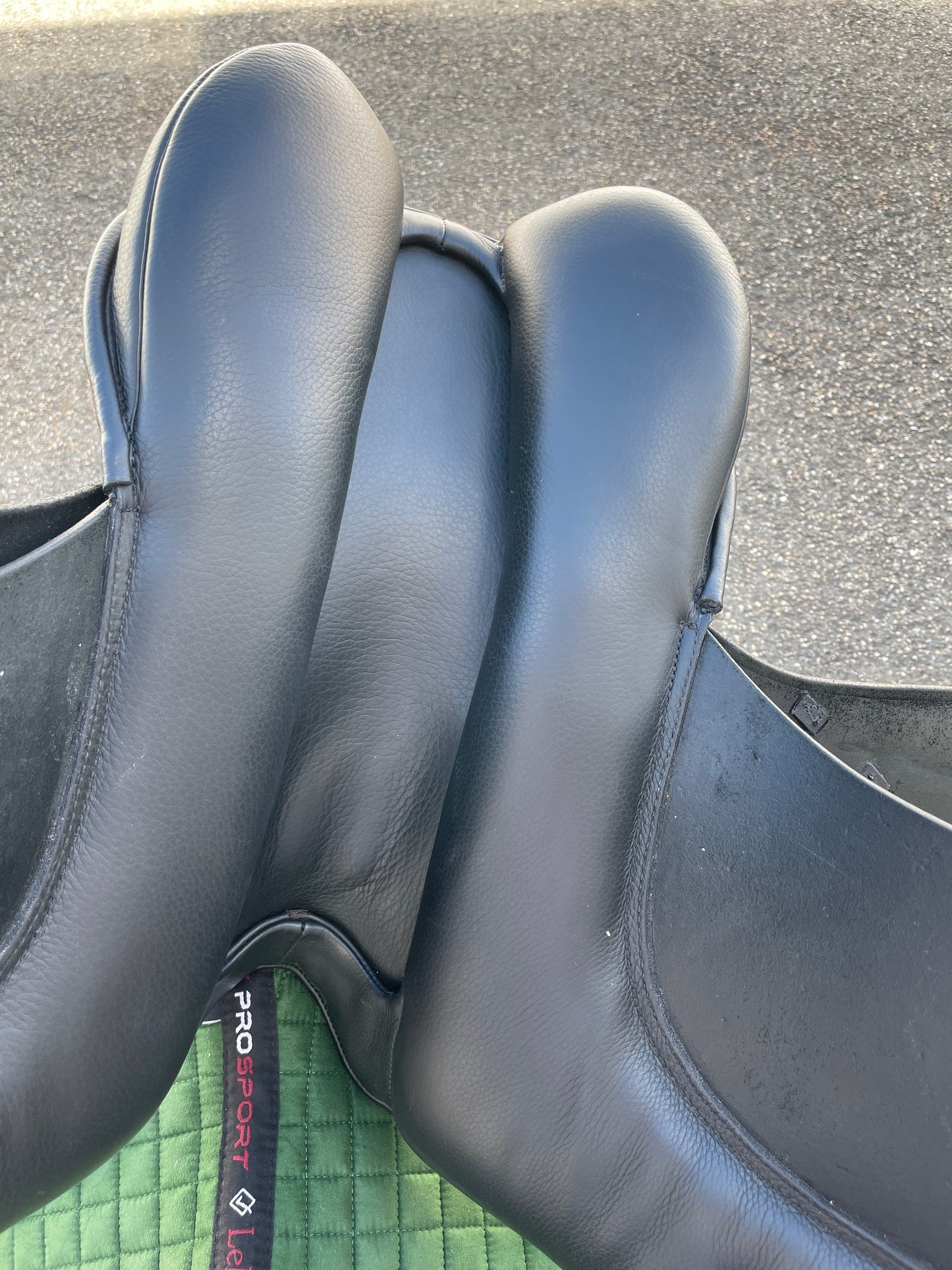 Zaldi New Kent dressage saddle 17.5 inches