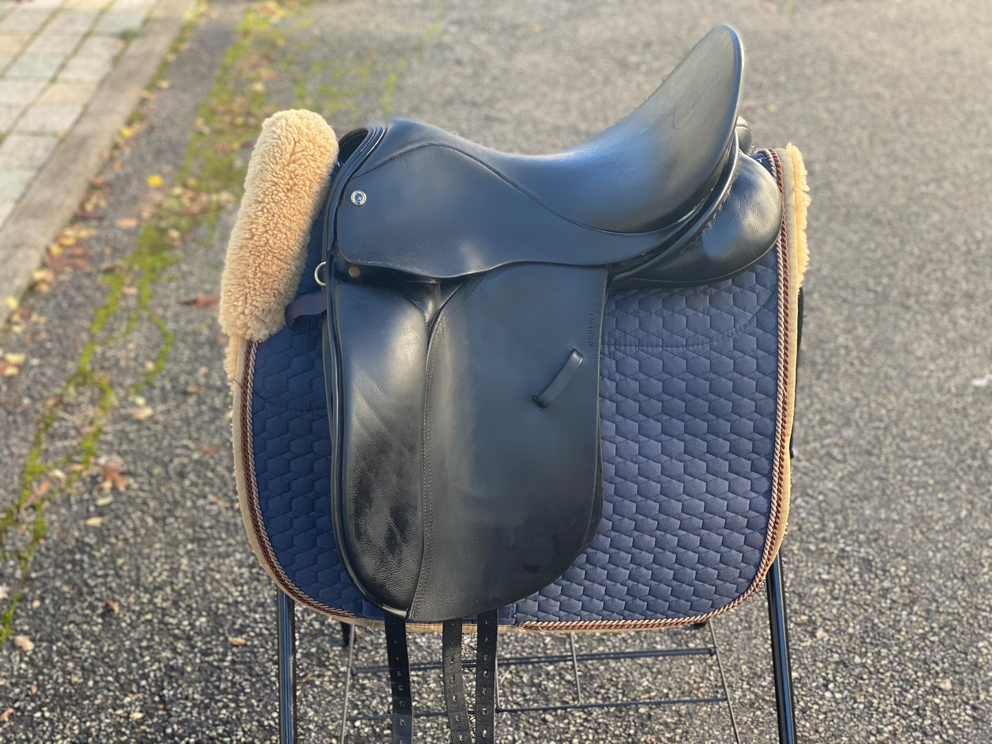 Silla de doma anatómica Hintermayer de 17 pulgadas