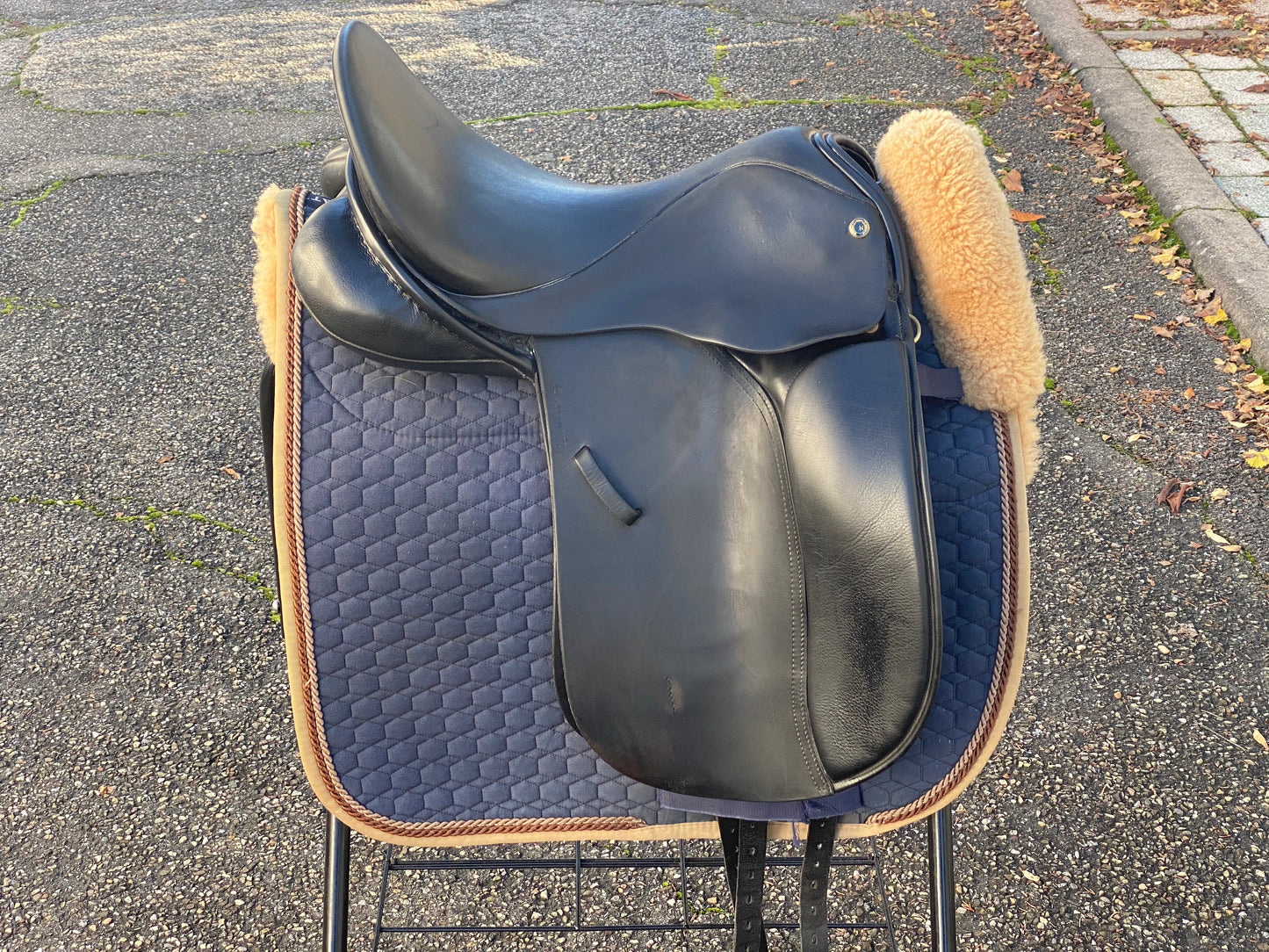 Silla de doma anatómica Hintermayer de 17 pulgadas
