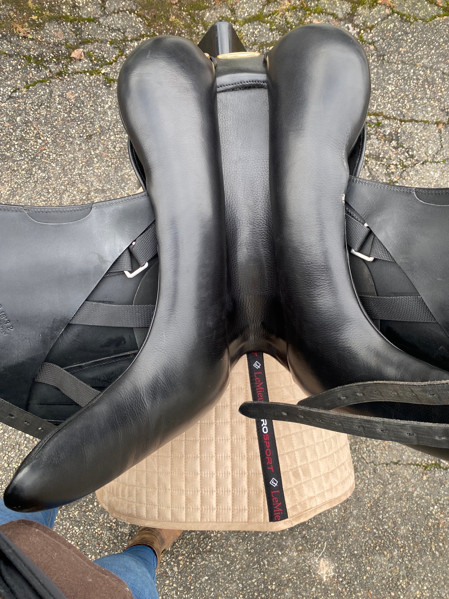 Stübben Centurion dressage saddle 18 inches with Magic Tack inlay mono flap