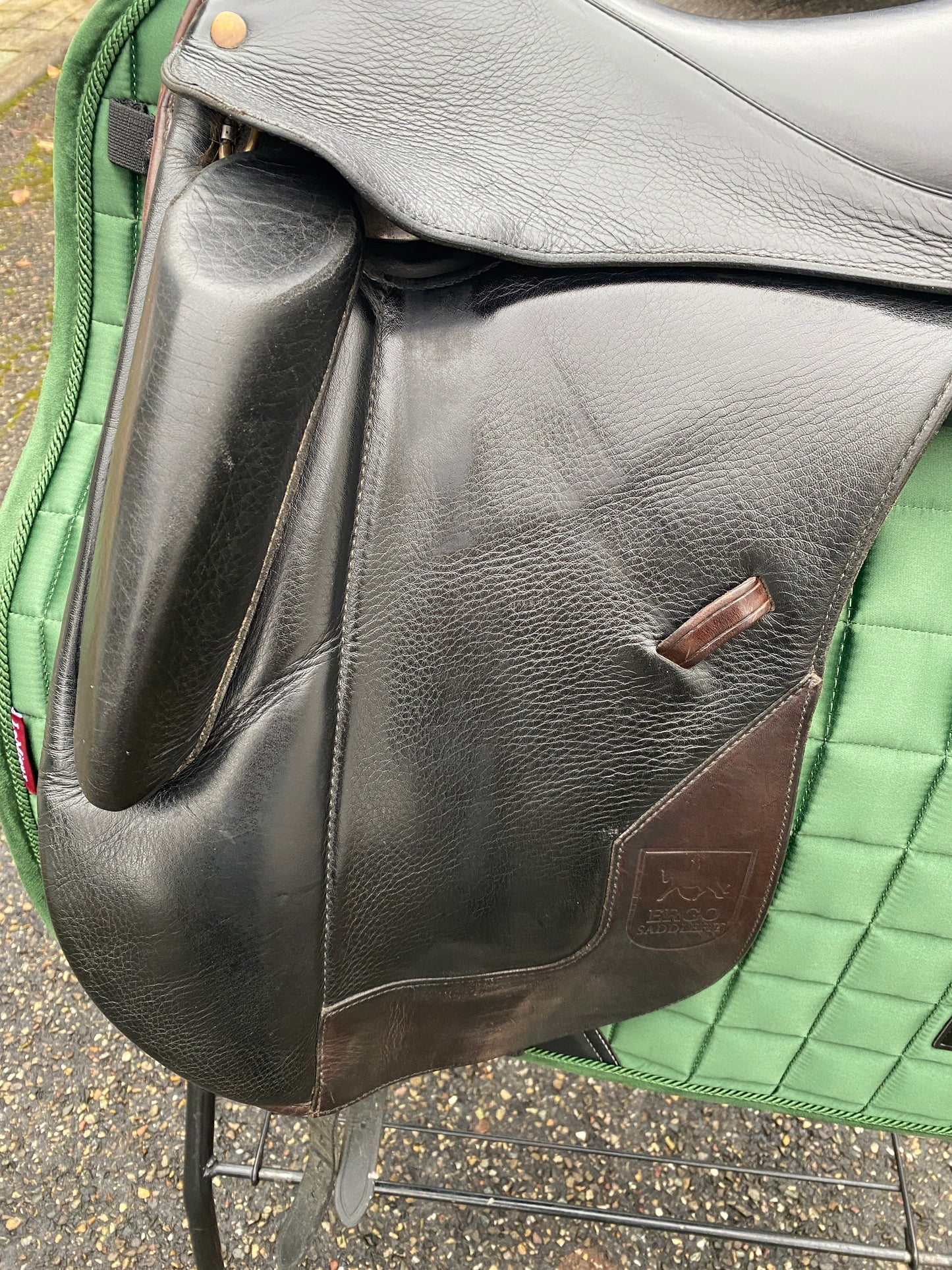 Hennig ESF Ergo Saddlefit Platin Dressursattel Monoblatt 17,5 Zoll
