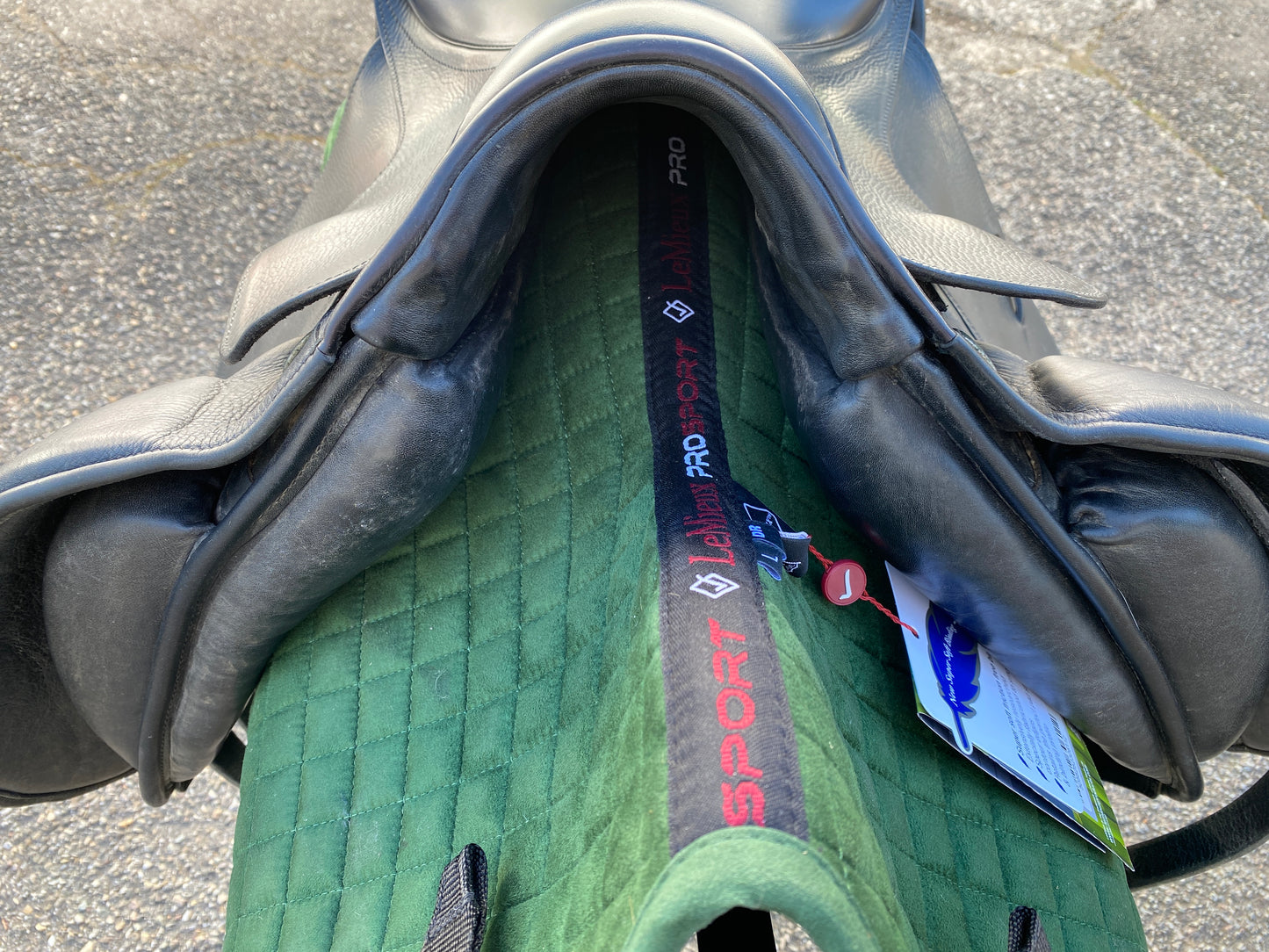 Queen Dressage Dressursattel 17,5 Zoll