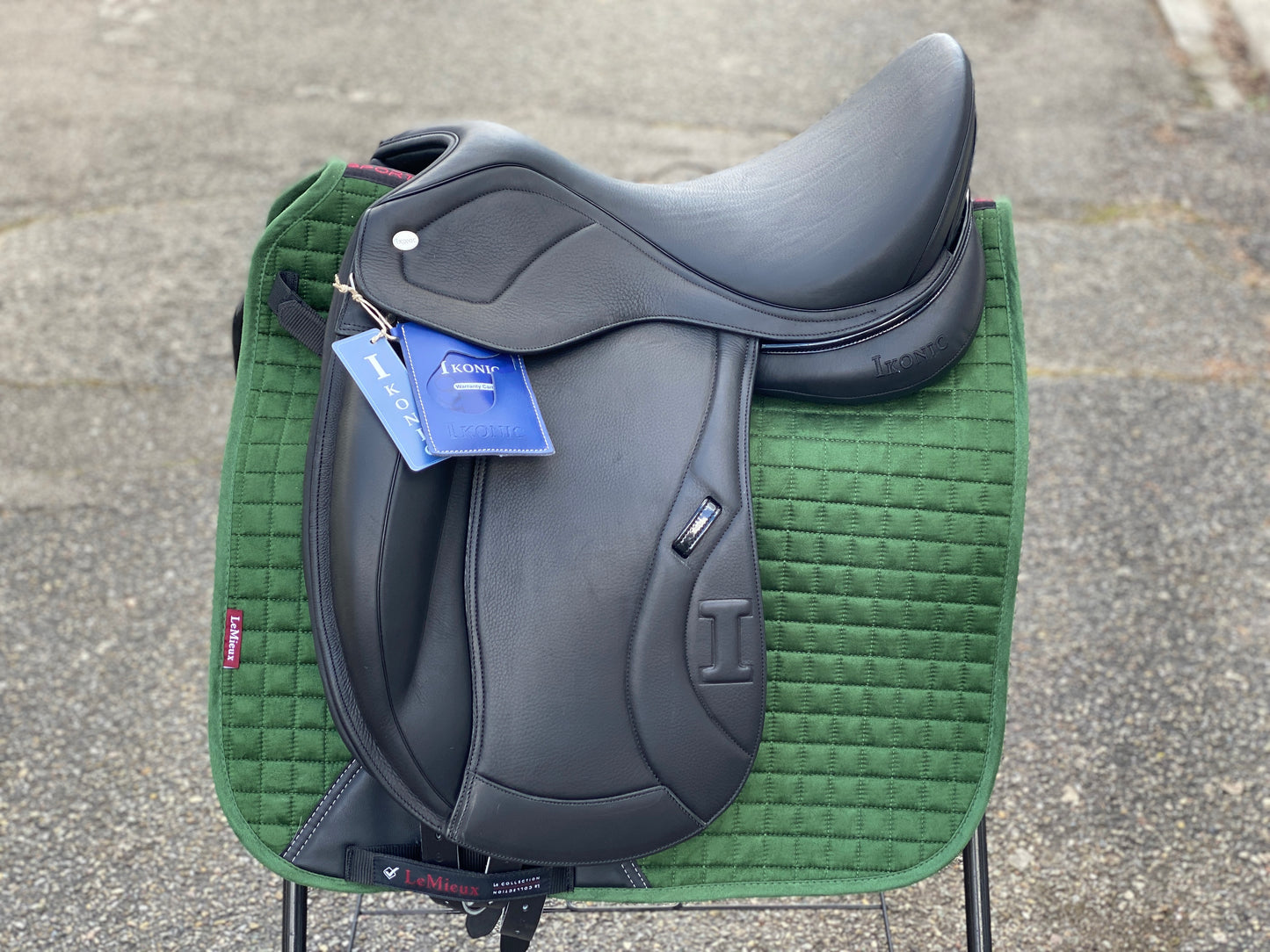 Ikonic Pro Evolution Dressursattel Monoblatt