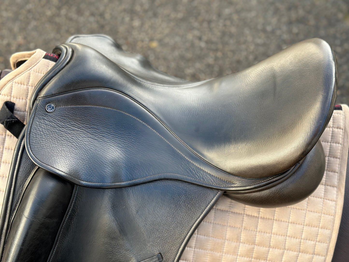 County Perfection Dressage Saddle 17 inch W